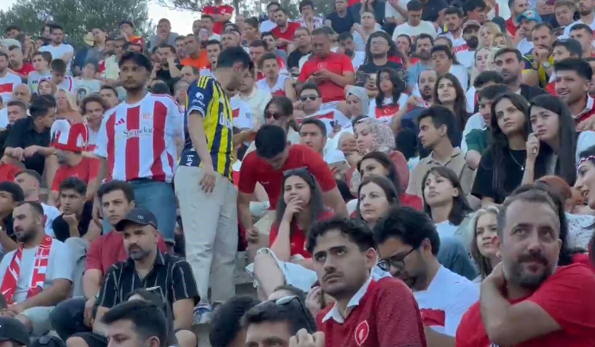 Antalya’da Milli Heyecanı 2 Bin 500 Yıllık Antik Tiyatroda Yaşandı (1)