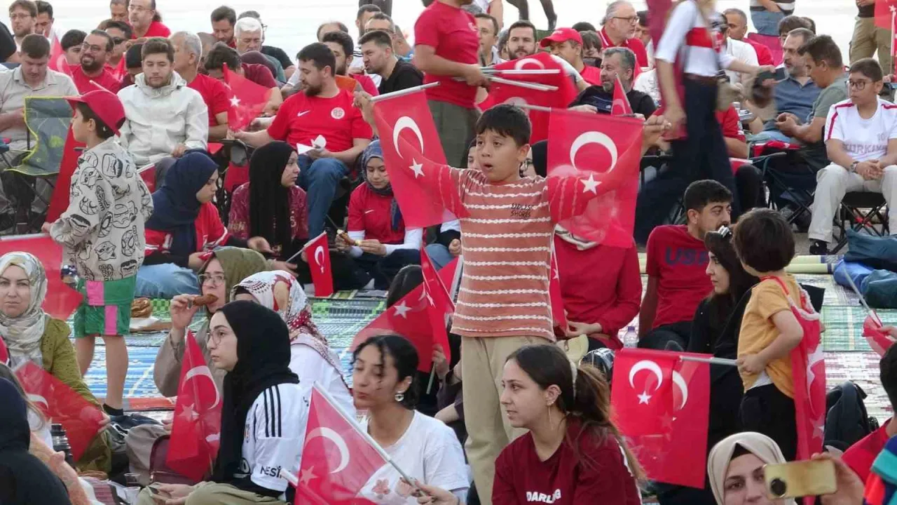 Antalya’da Milli Maç Rezaleti! Fiyatlar Iki Katına Çıkarıldı (1)-1