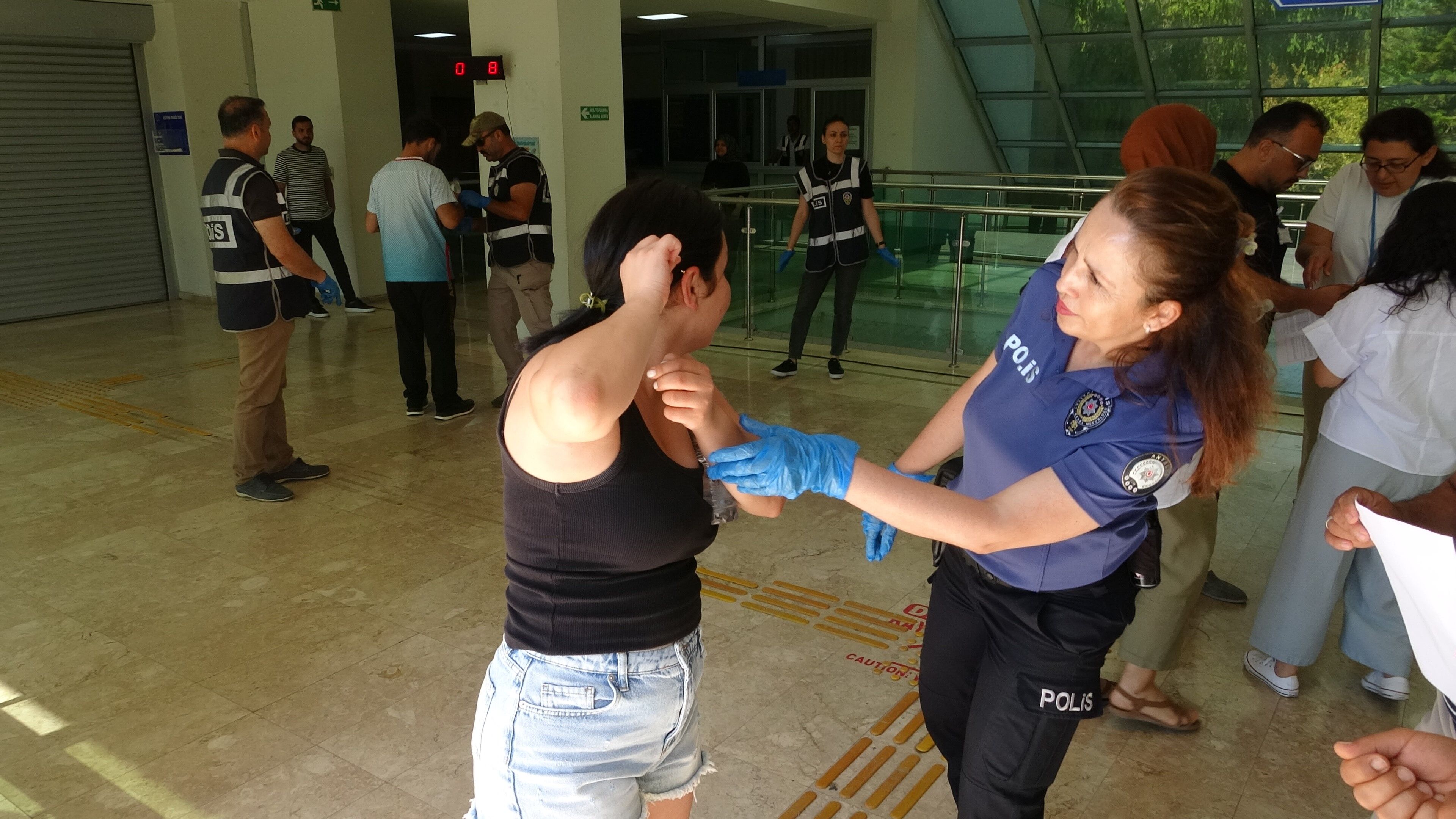 Antalya’da Sınavı Saniyelerle Kaçırdı, Denemedik Kapı Bırakmadı (5)