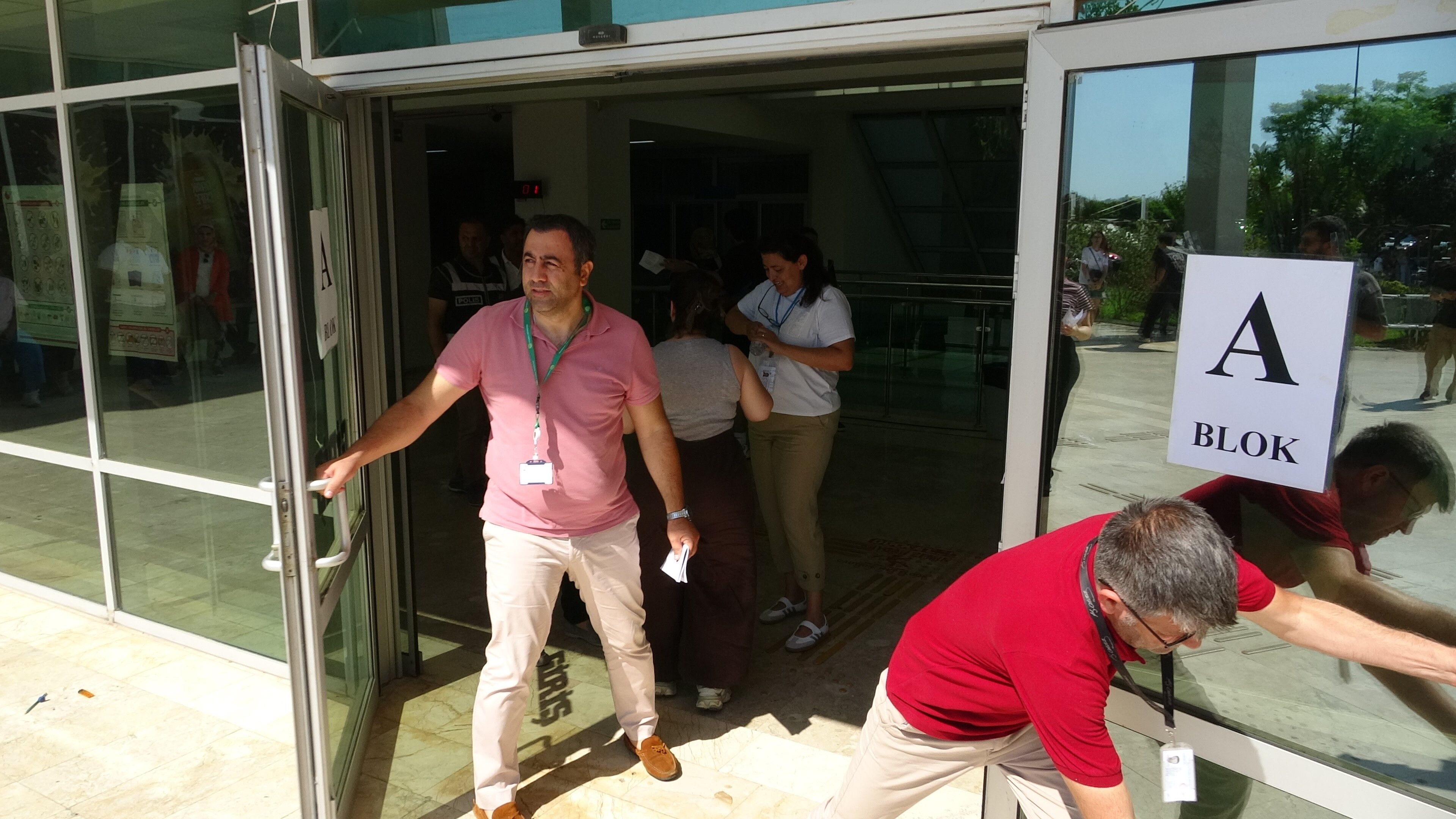 Antalya’da Sınavı Saniyelerle Kaçırdı, Denemedik Kapı Bırakmadı (8)