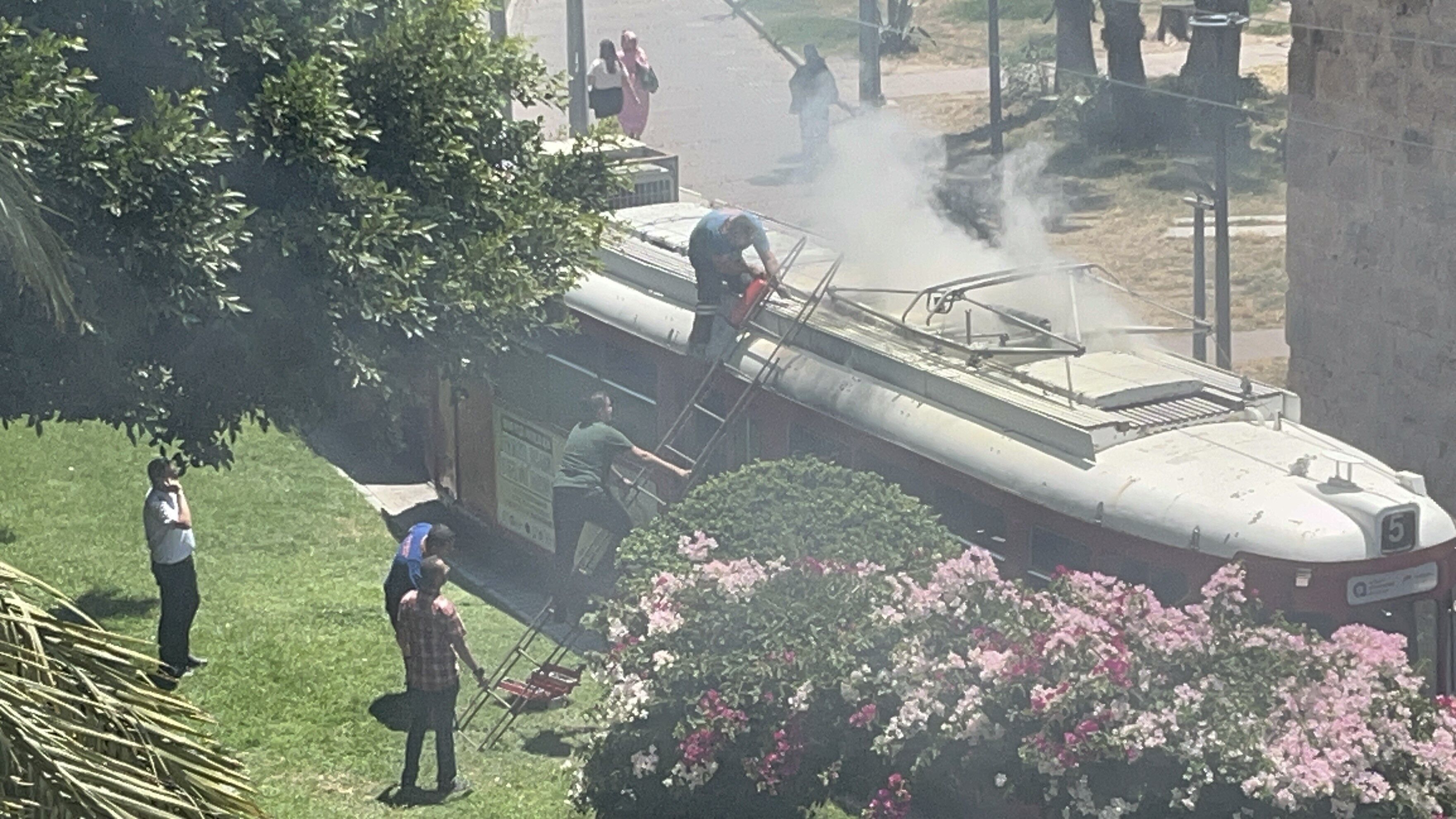 Antalya’da Yürekler Ağza Geldi! Antalya’nın Nostalji Tramvayında Yangın (4)