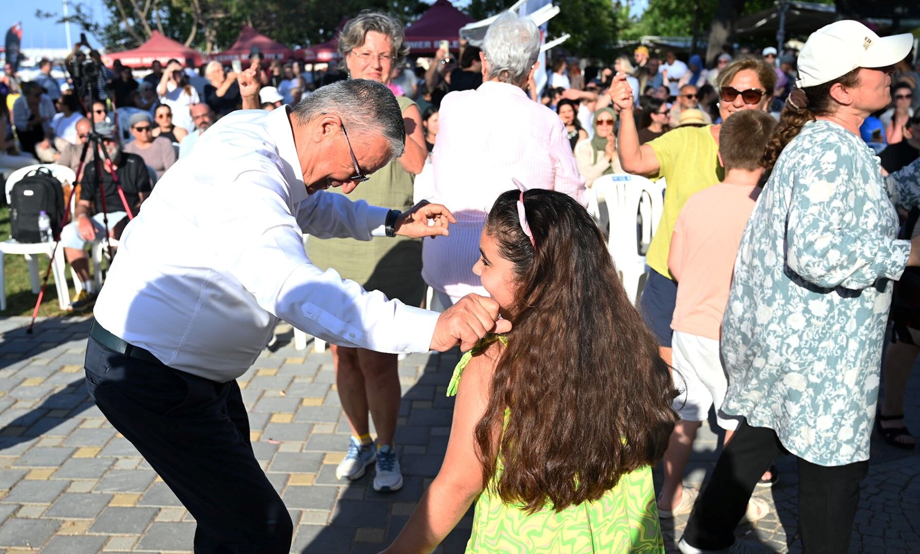 Antalya’daki ‘Yaza Merhaba’ Konserinde Belediye Başkanı Kurtlarını Döktü (3)