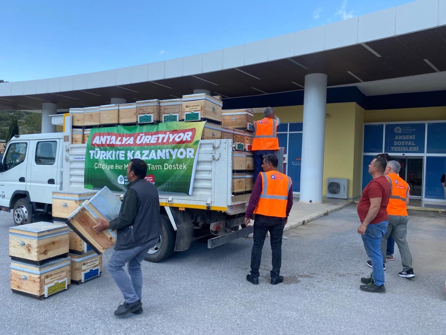 Antalya’nın Dört Bir Yanına Büyükşehir’den Büyük Destek (1)-1