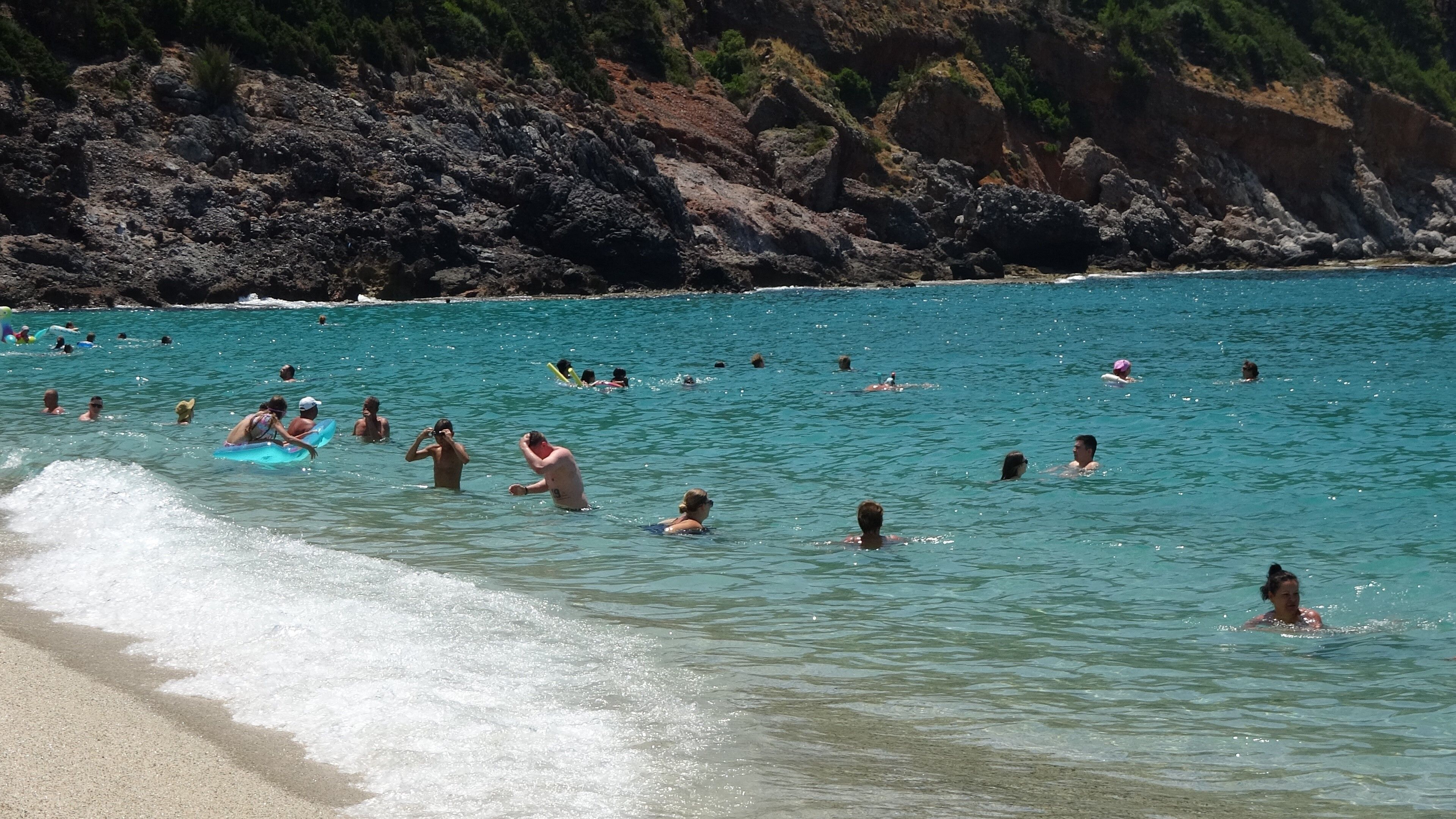 Antalya’nın Dünyaca Ünlü Kleopatra Plajı Doldu Taştı (5)