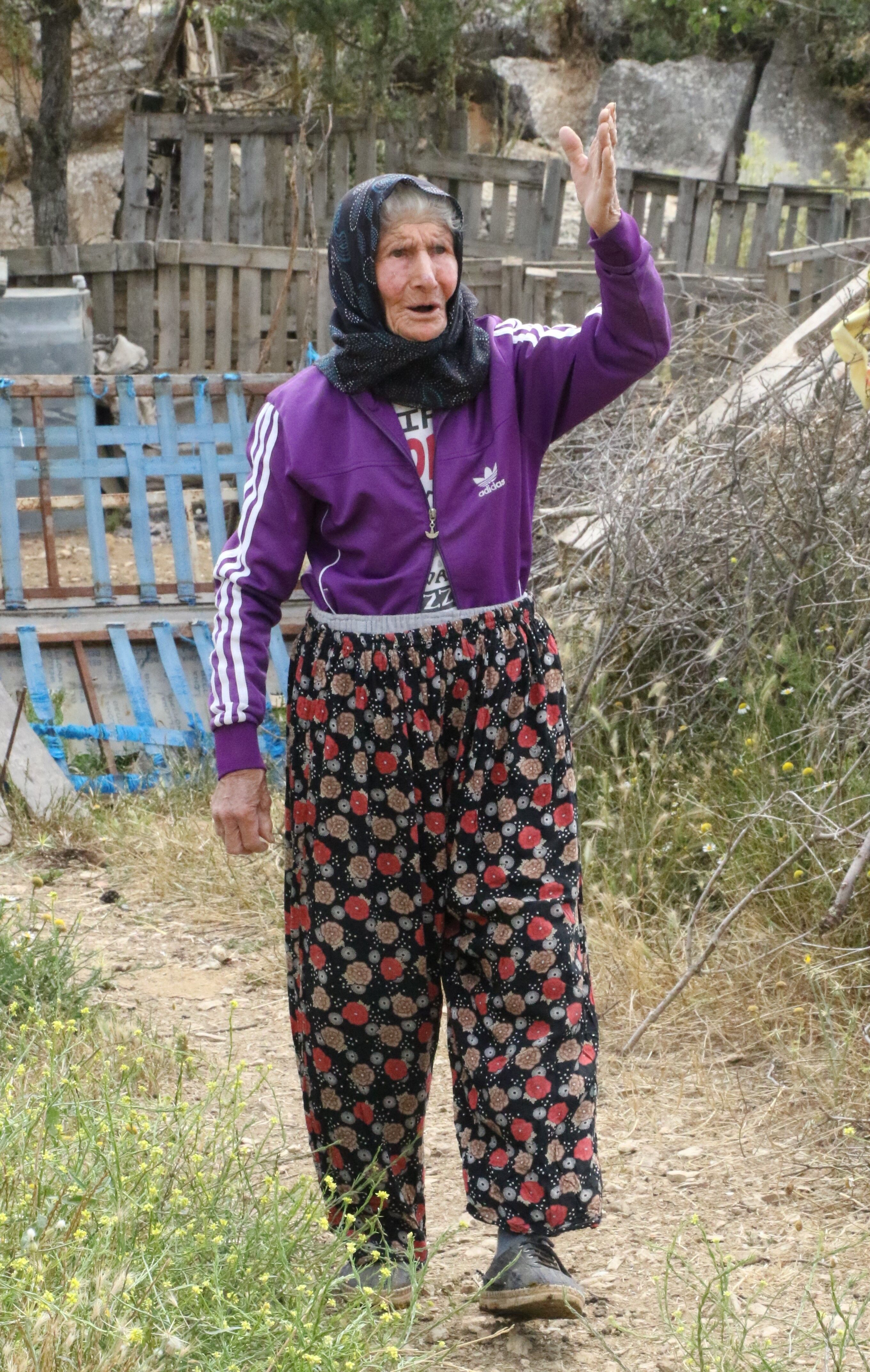 Antalya'nın Süper Çobanı Emine Nine 90 Yıldır Keçileriyle Dağlarda (7)