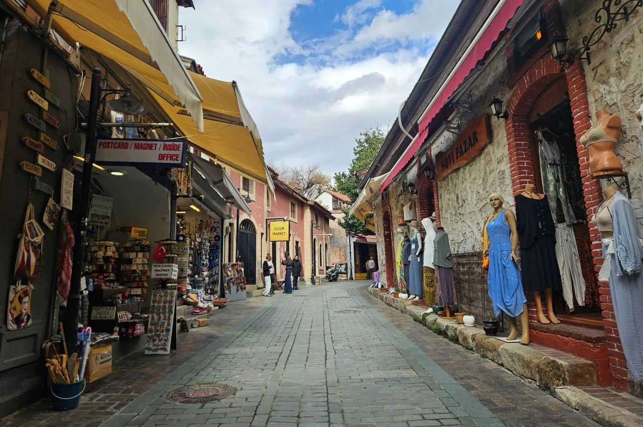 Antalya’nın Tabelaları Ne Anlatıyor (2)