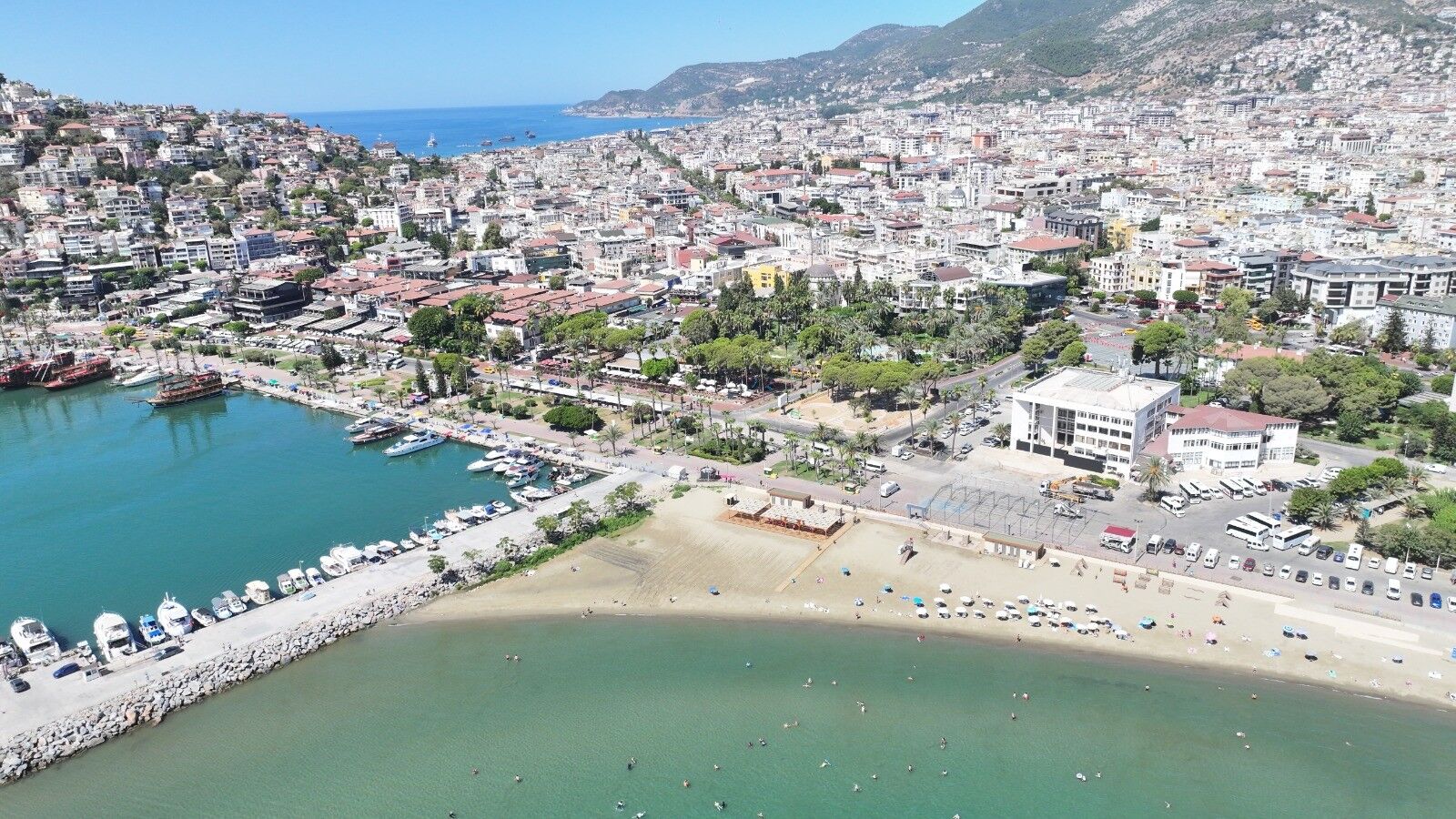 Antalya’nın Turizm Cenneti Alanya’daki Yeni Plajlar Açıldı (1)