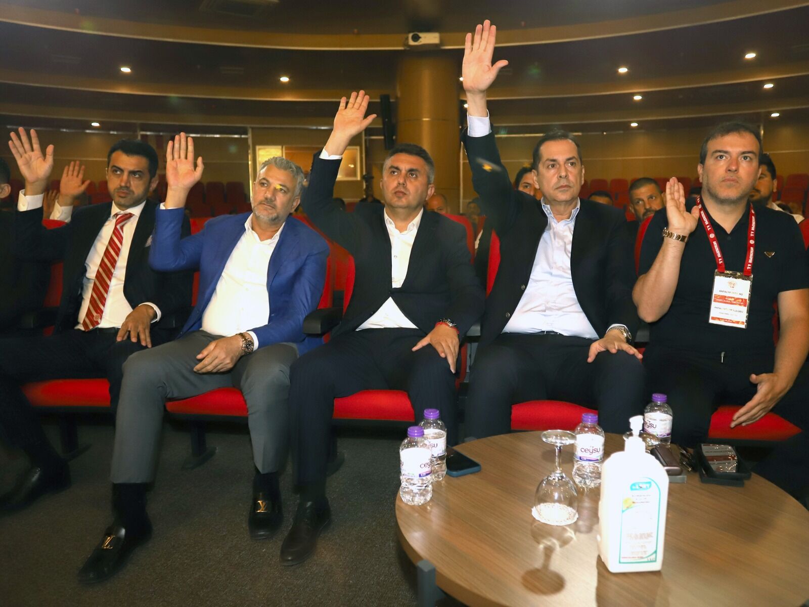 Antalyaspor Yönetimi, Yoğun Gündemle Toplanıyor (1)