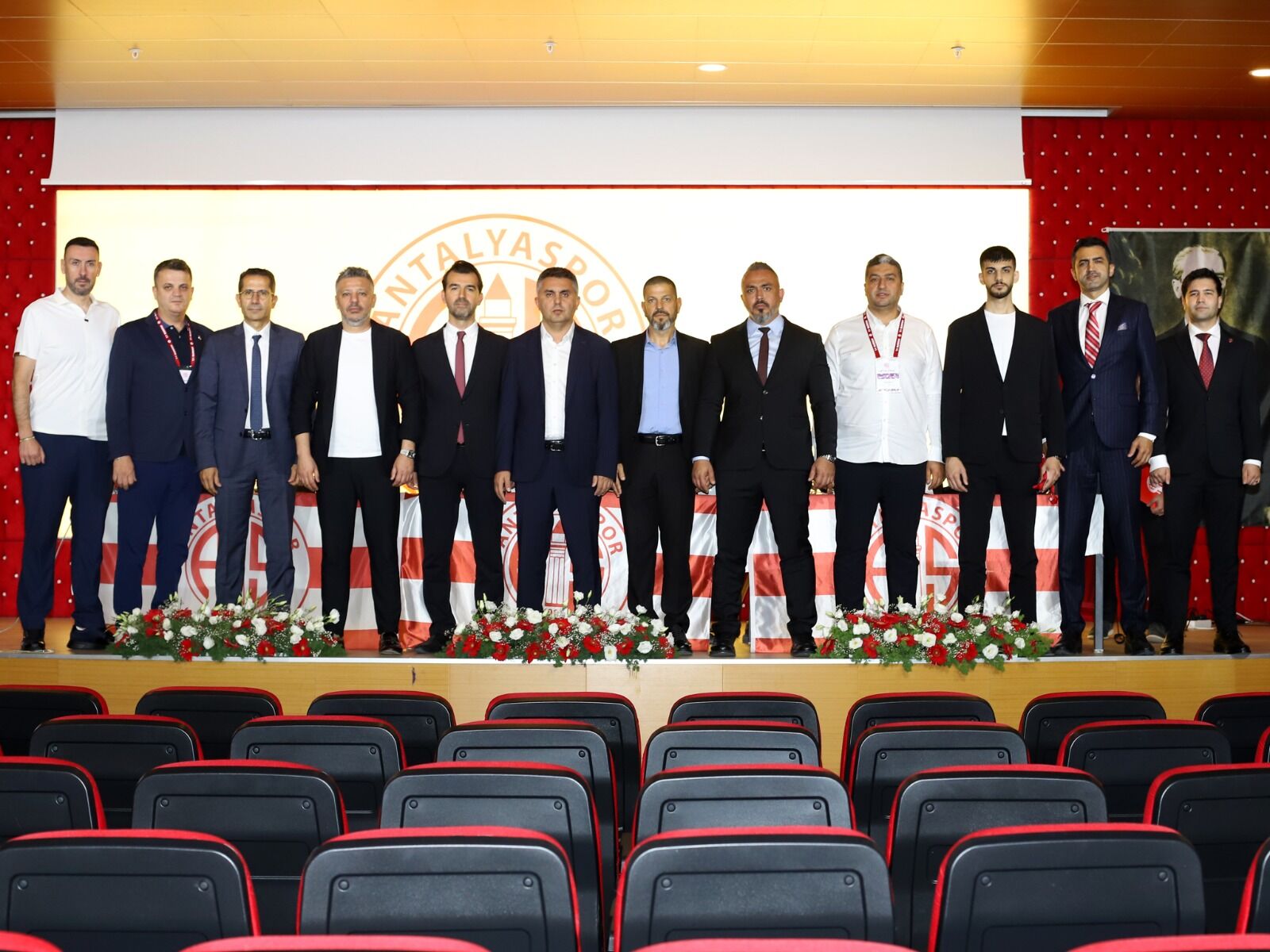 Antalyaspor Yönetimi, Yoğun Gündemle Toplanıyor (4)