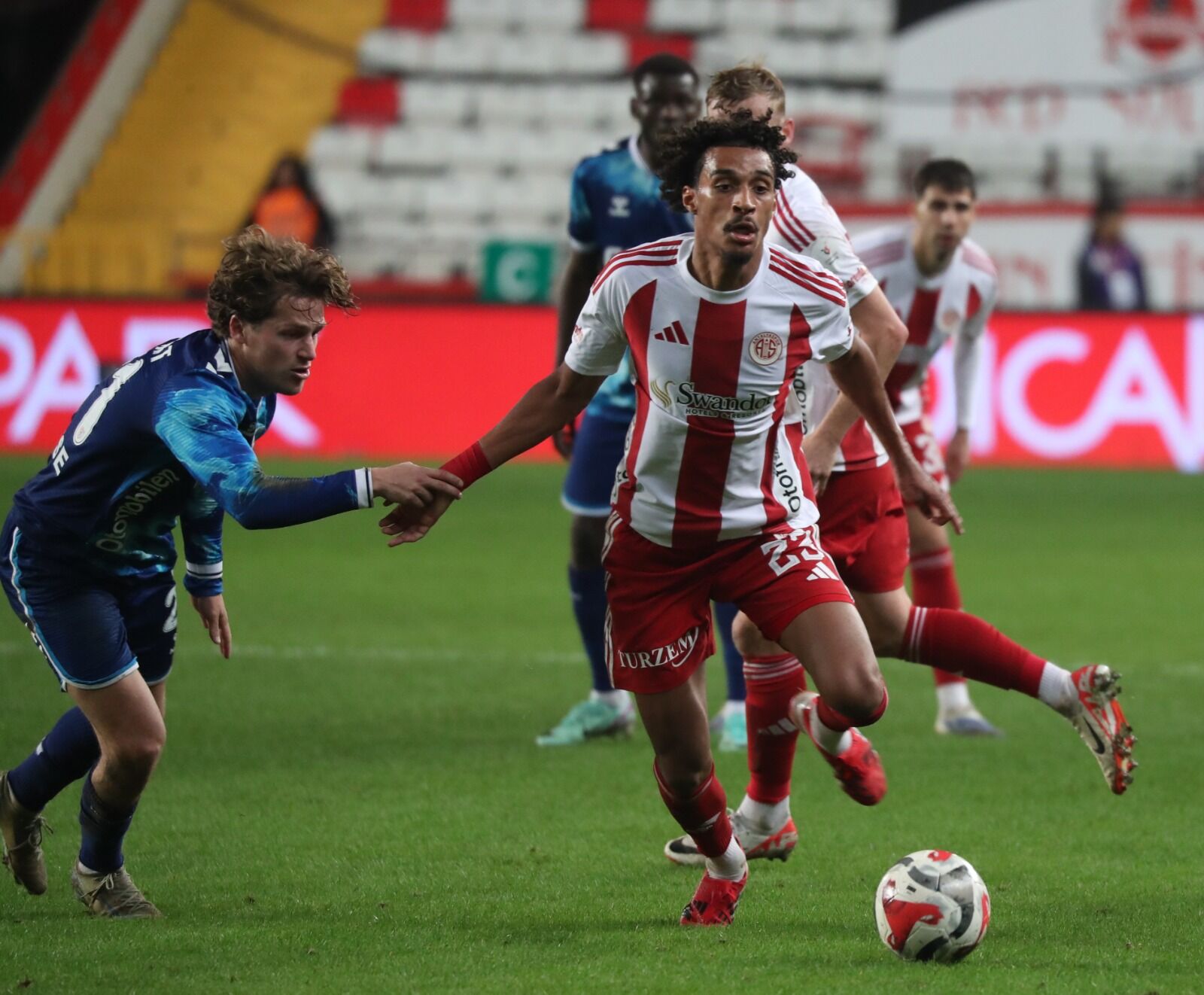 Antalyaspor’un Fi̇fa’daki Dosya Sayısı 14’E Çıktı (3)
