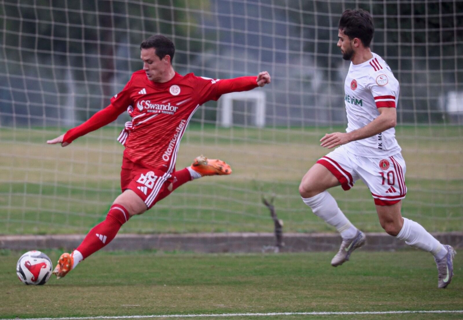 Antalyaspor’un Futbolcusuna Yunanistan Ve İngiltere Talip (2)