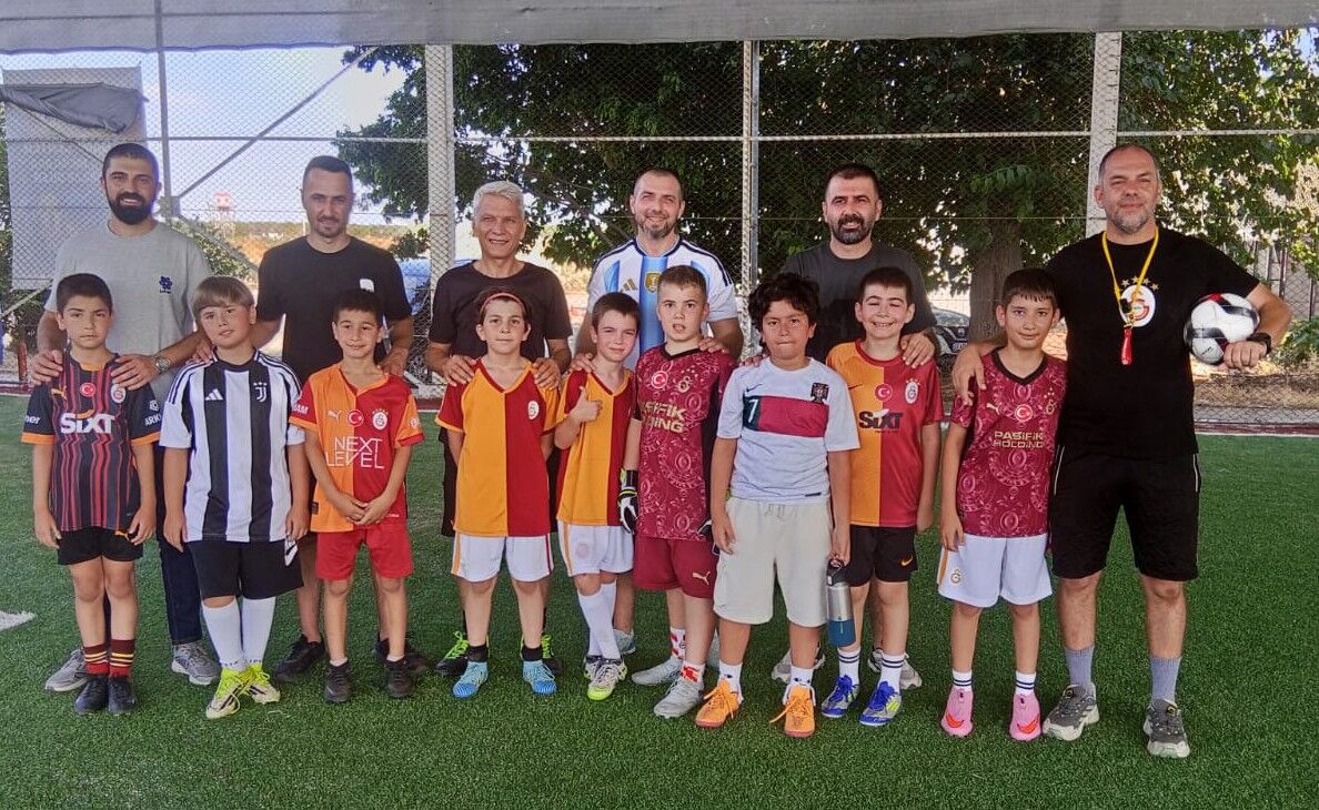 Babalar Günü’nde Anlamlı Etkinlik! Babalar Ve Oğulları Kapıştı, Anneler Destekledi (2)