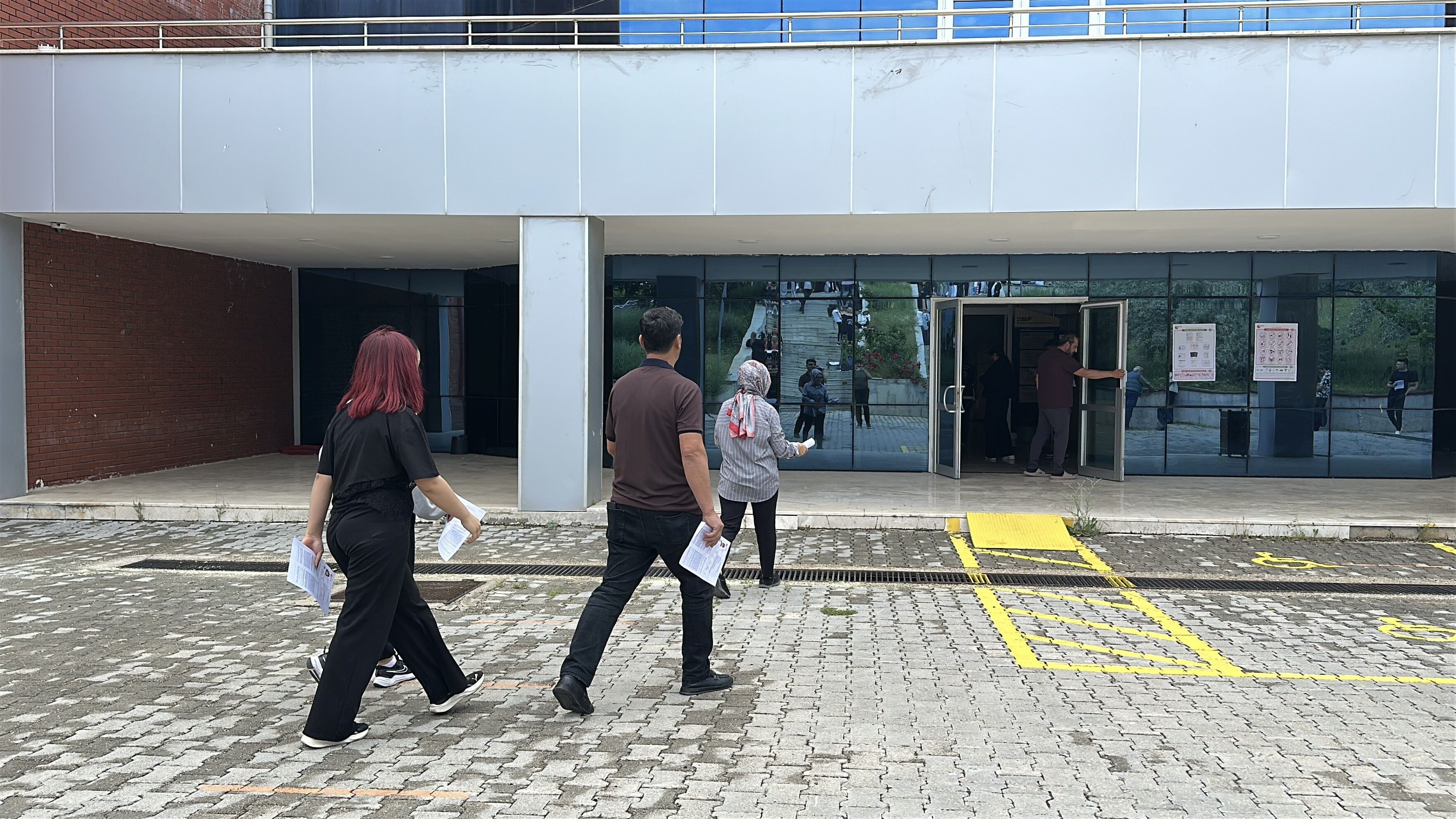Burdur’da Aile Boyu Yks Heyecanı! Aynı Ailede 4 Kişi Sınava Girdi (2)