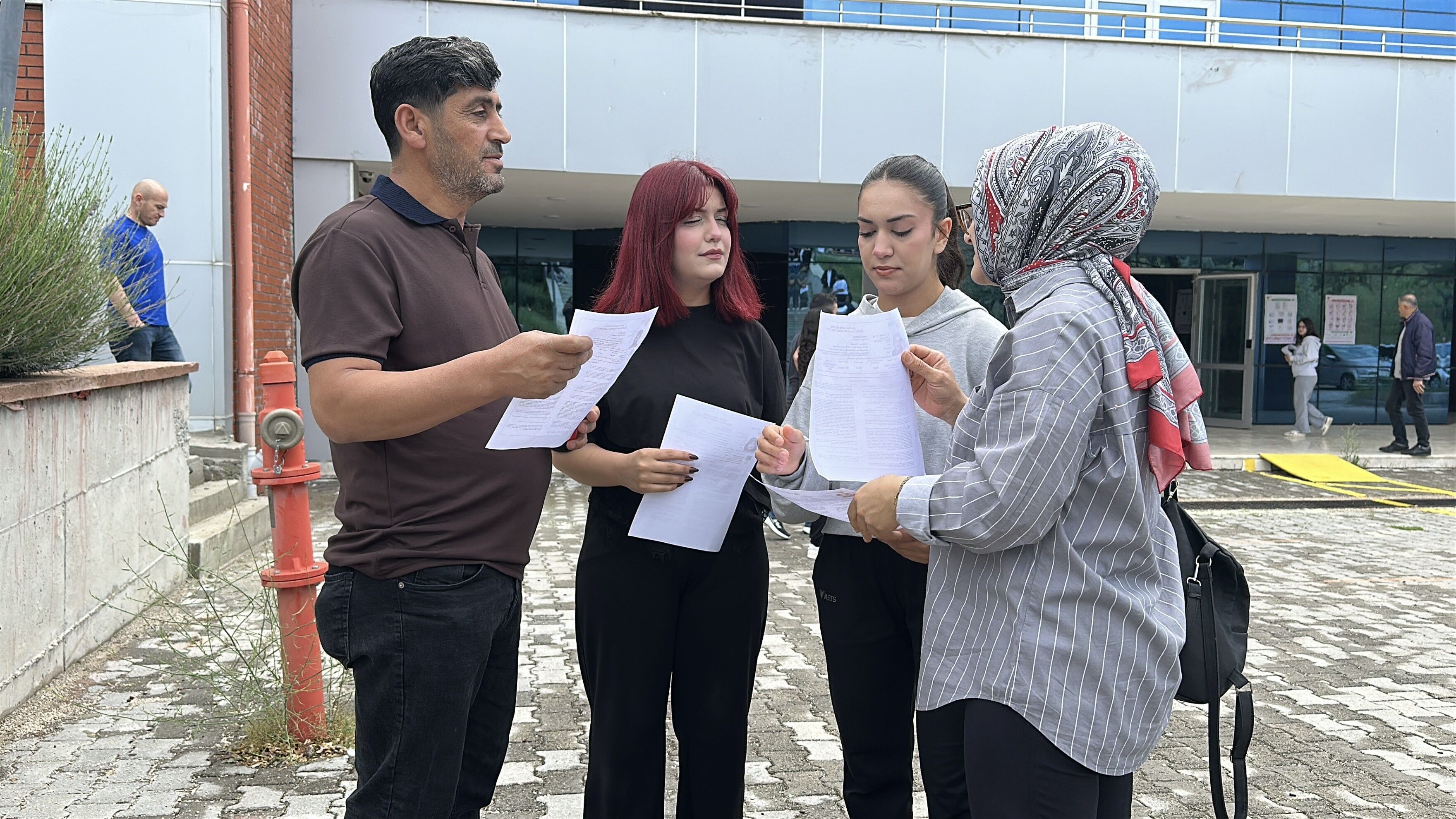 Burdur’da Aile Boyu Yks Heyecanı! Aynı Ailede 4 Kişi Sınava Girdi (4)