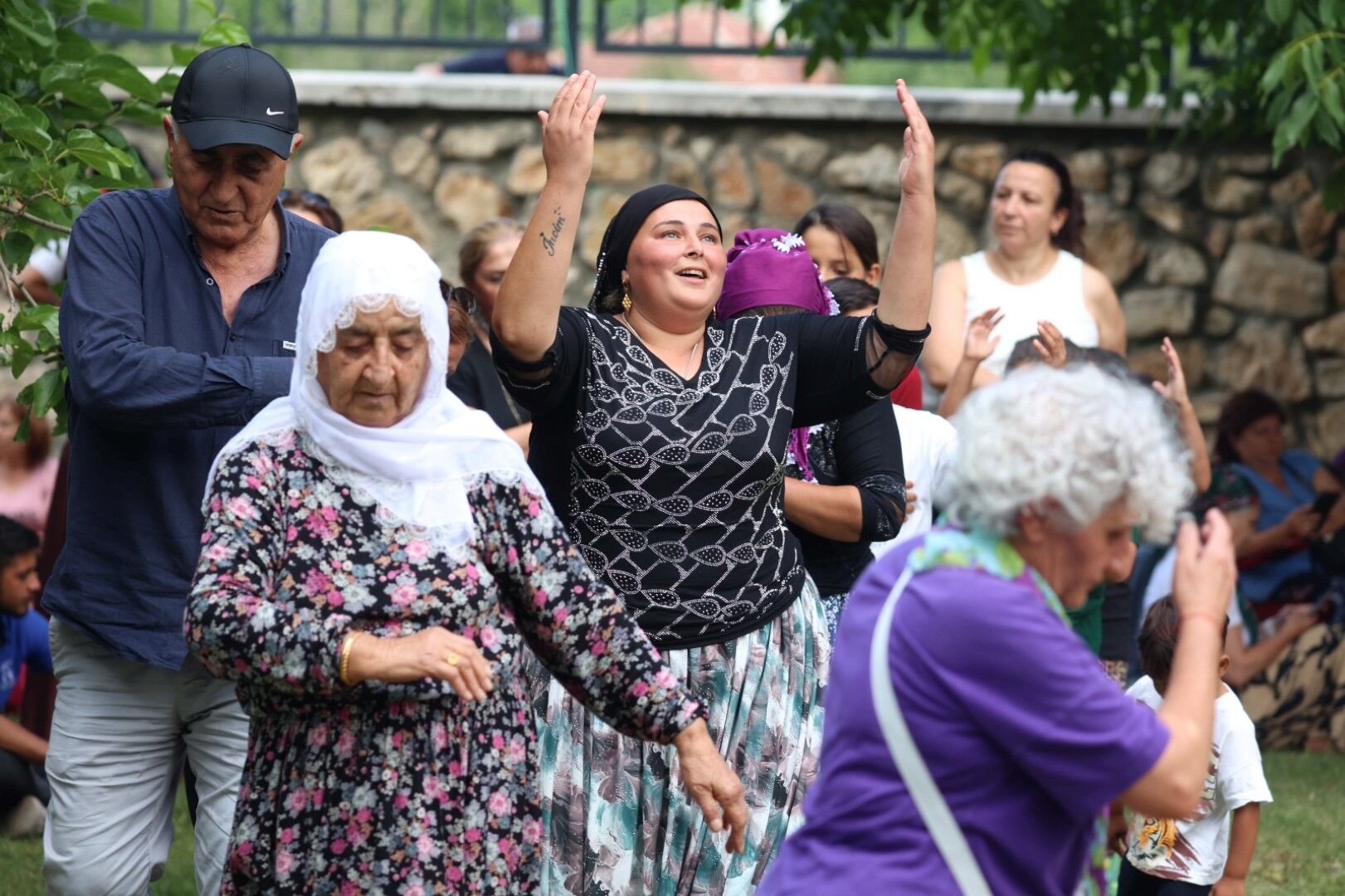 Büşra Özdemir’den Anlamlı Mesaj; “Rüzgarda Savrulurlar” (3)