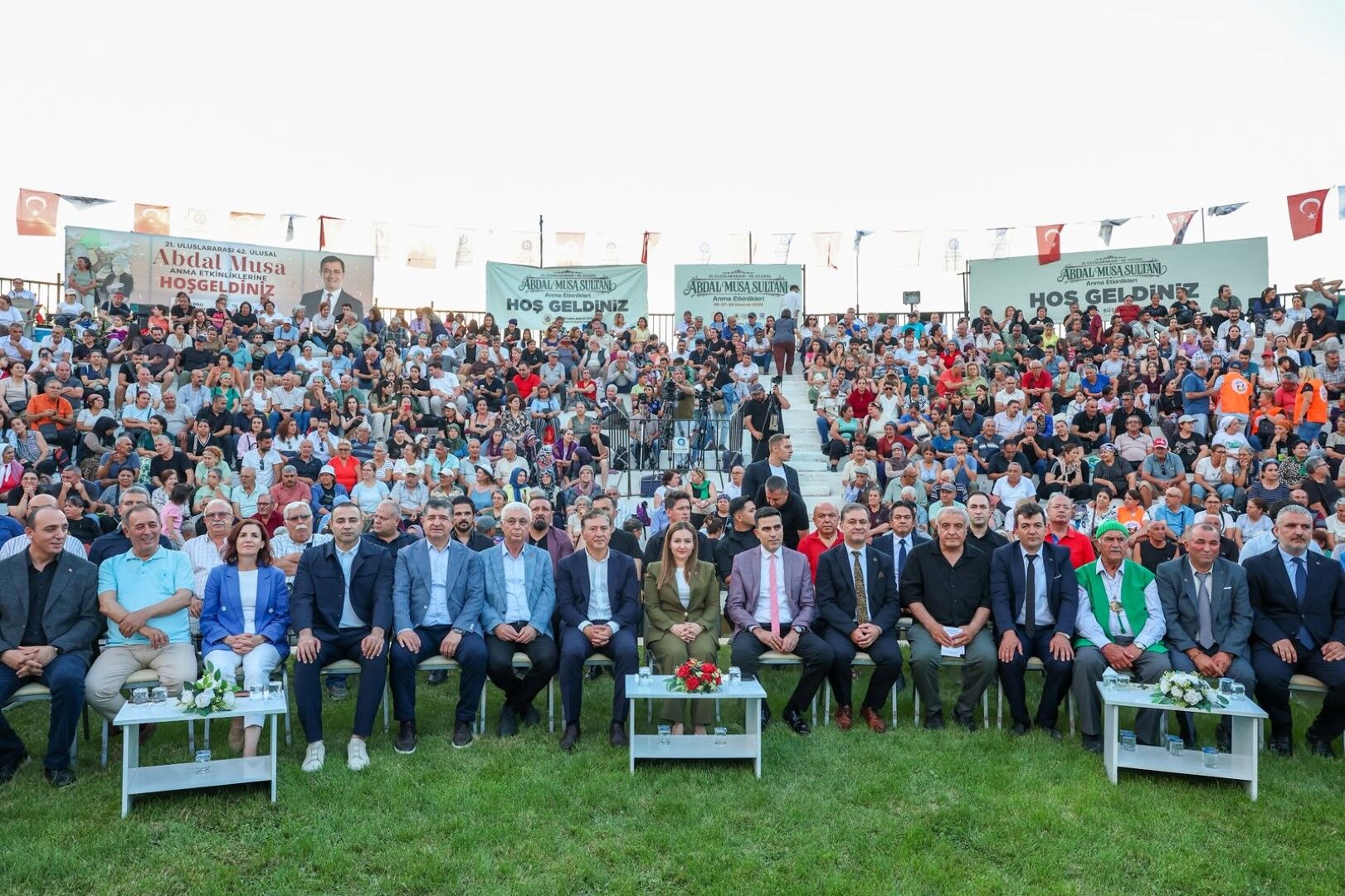 Büşra Özdemir’den Anlamlı Mesaj; “Rüzgarda Savrulurlar” (4)