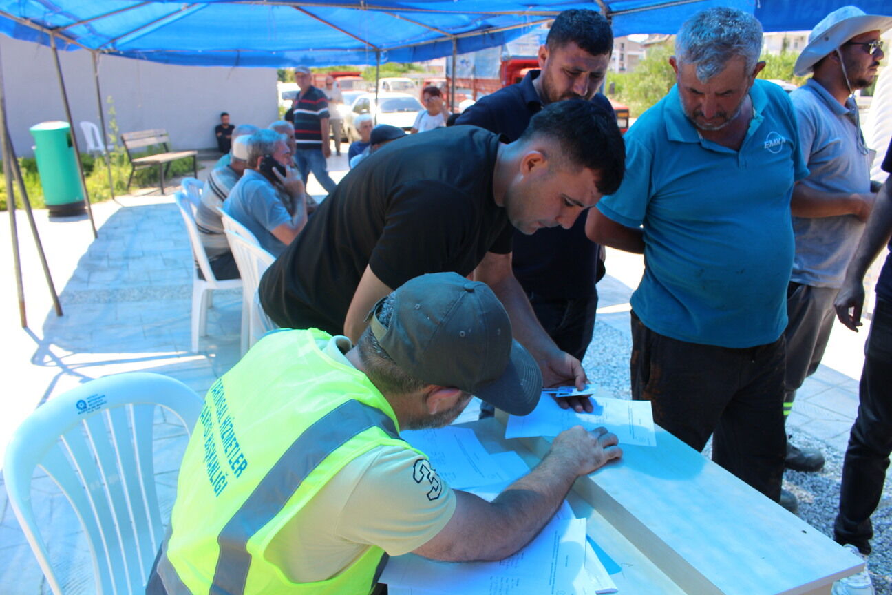 Büyükşehir’den Gazipaşalı Üreticilere Naylon Desteği (2)