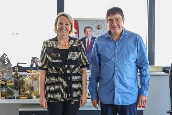 Hatice Öz’den Dikkat Çeken Ziyaretler! Hem Rakibini Hem De Ali Bahar’ın Eşini Ziyaret Etti (2)