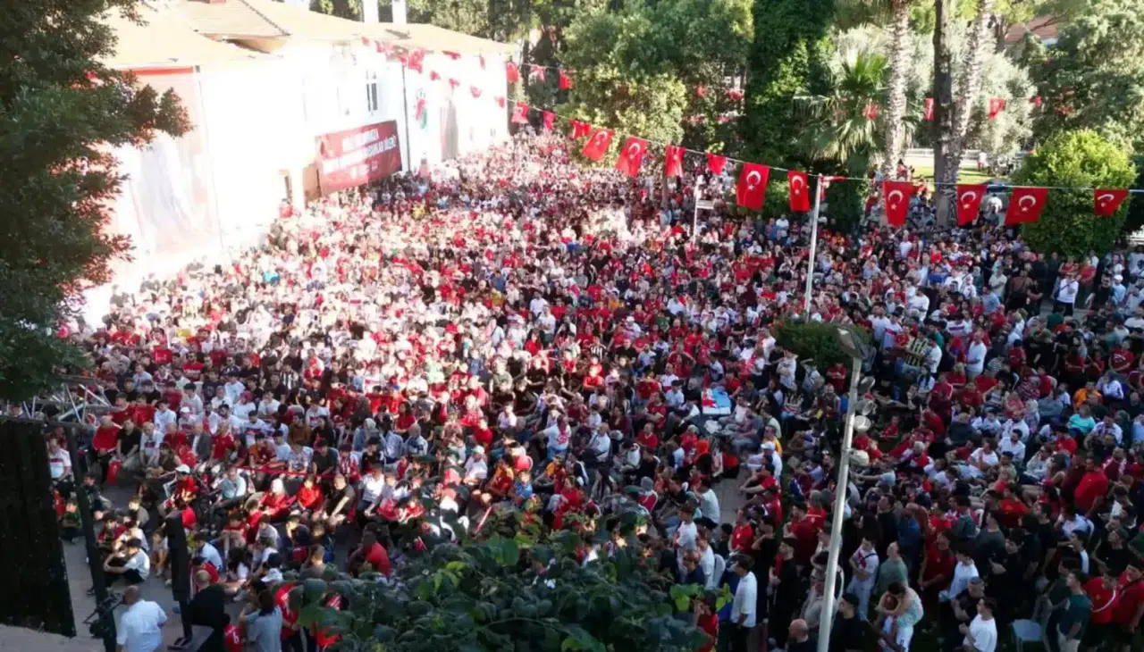 Kepez Belediyesi Ogrenciler Icin Milli Mac Heyecanini Erteledi (2)-1