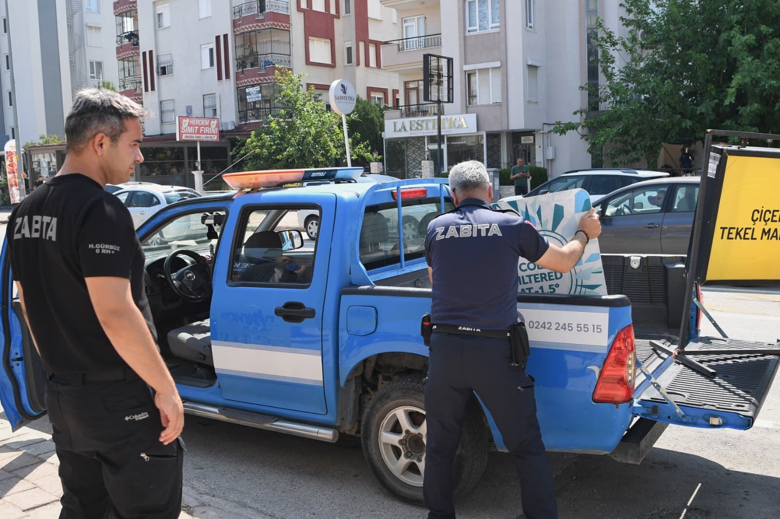 Konyaaltı Zabıtası Sahada, Kaldırımlar Vatandaşın Hizmetinde (2)