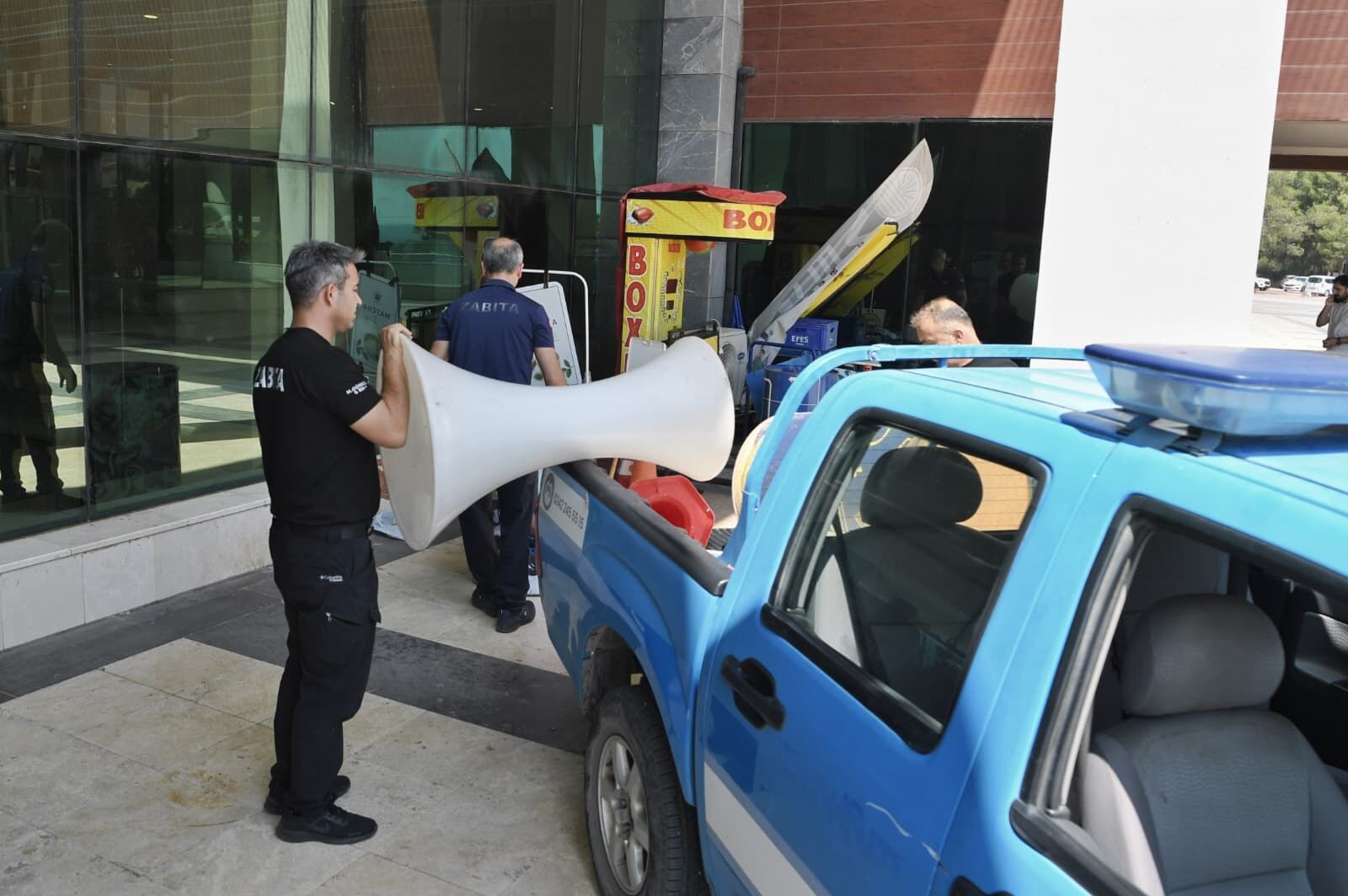 Konyaaltı Zabıtası Sahada, Kaldırımlar Vatandaşın Hizmetinde (5)