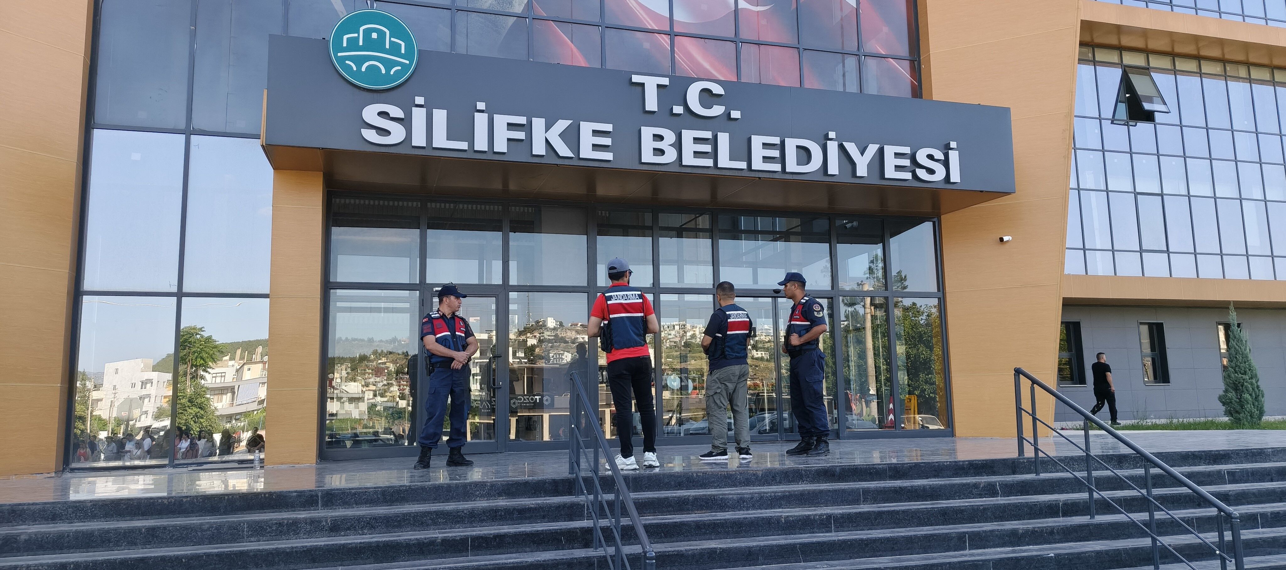 Mersin’de Büyük Operasyon Belediye Başkanı Ve Çok Sayıda Gözaltı (2)