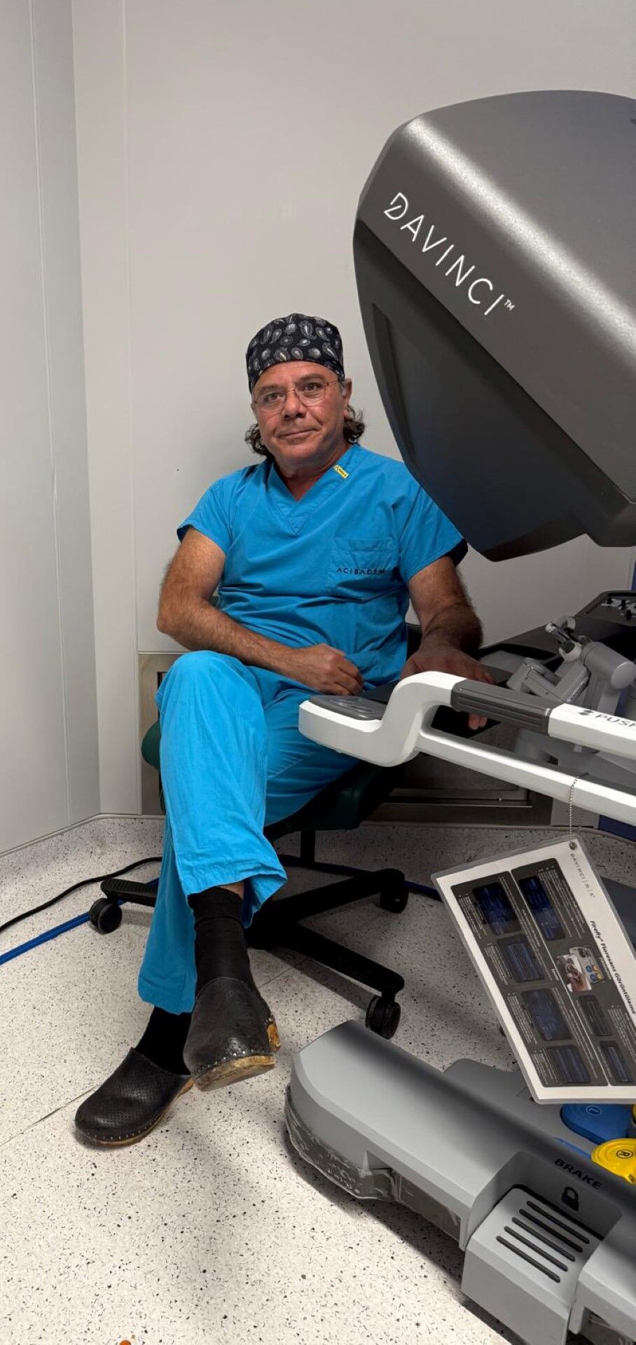 Türk Doktor, Dünyanın Gözü Önünde Canlı Ameliyat Yapacak (2)