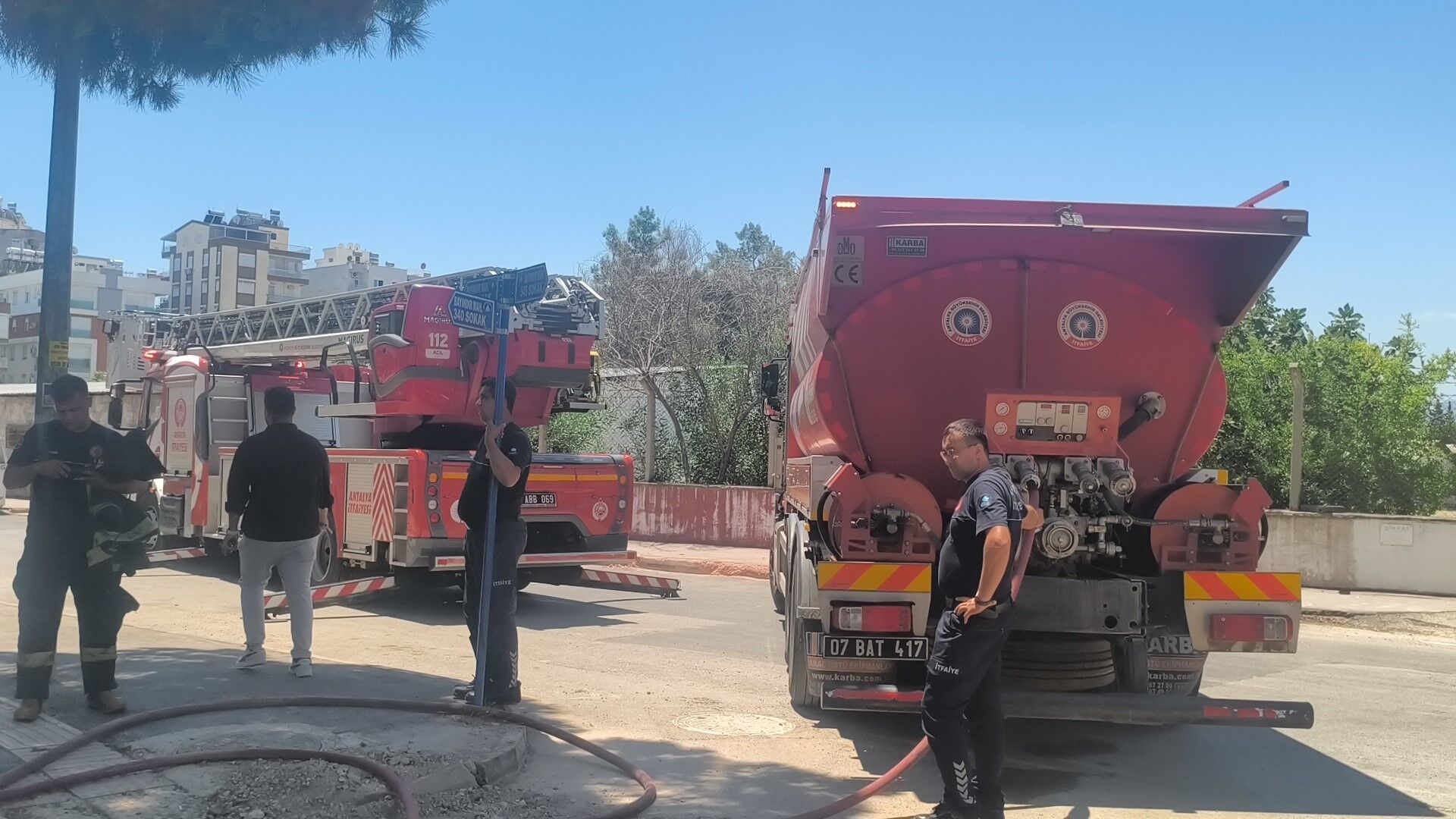 Yangını Haber Alınca Koşarak Geldi, Kızına Sarıldı (3)