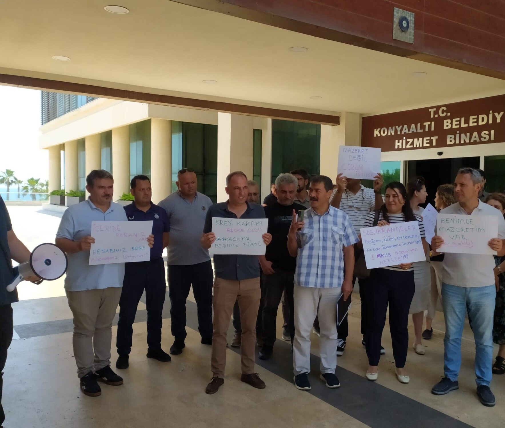 Yine Konyaaltı belediyesi yine para krizi