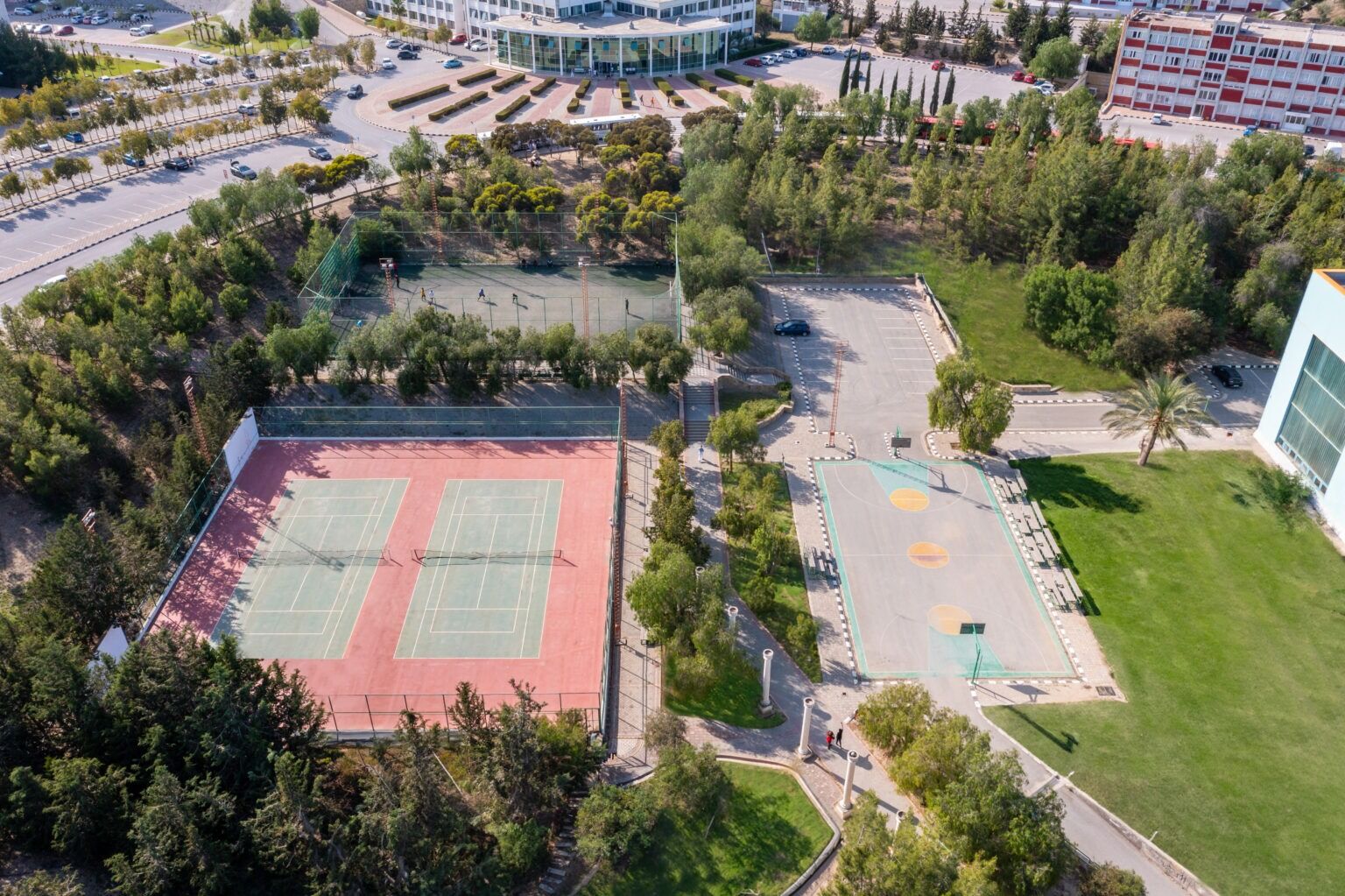 Yokten Yakin Dogu Universitesine Odul (6)