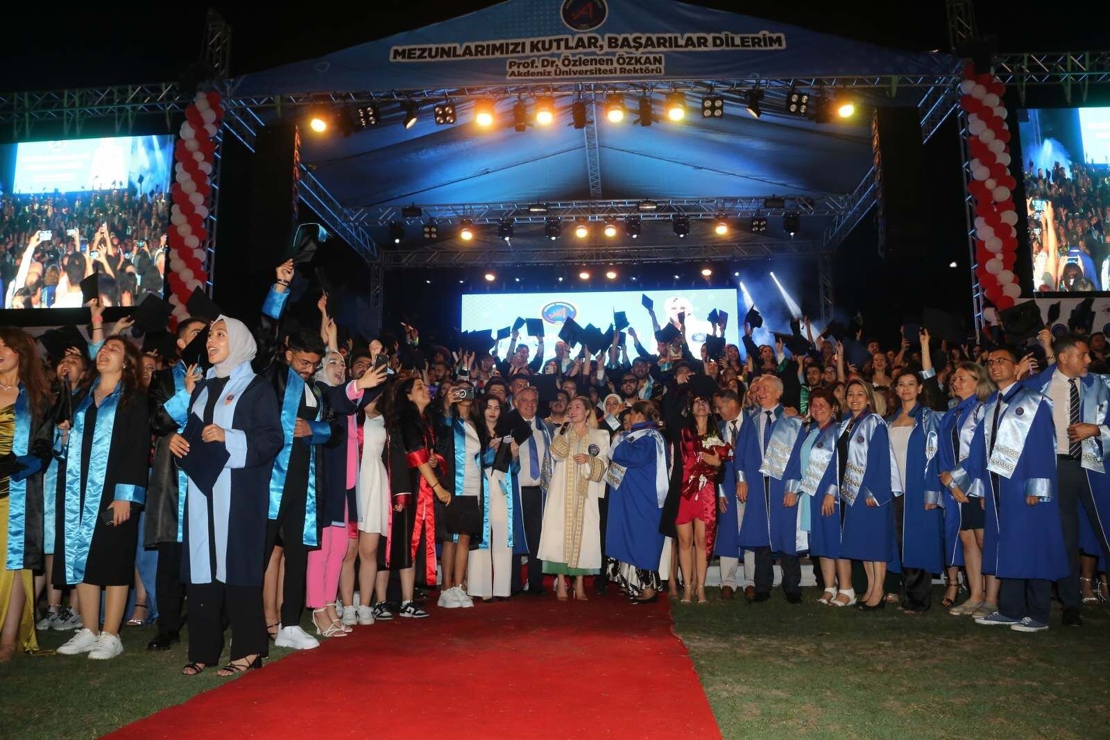 Akdeniz Üniversitesi’nde ‘Mezun Kart’ Dönemi Başlıyor (4)