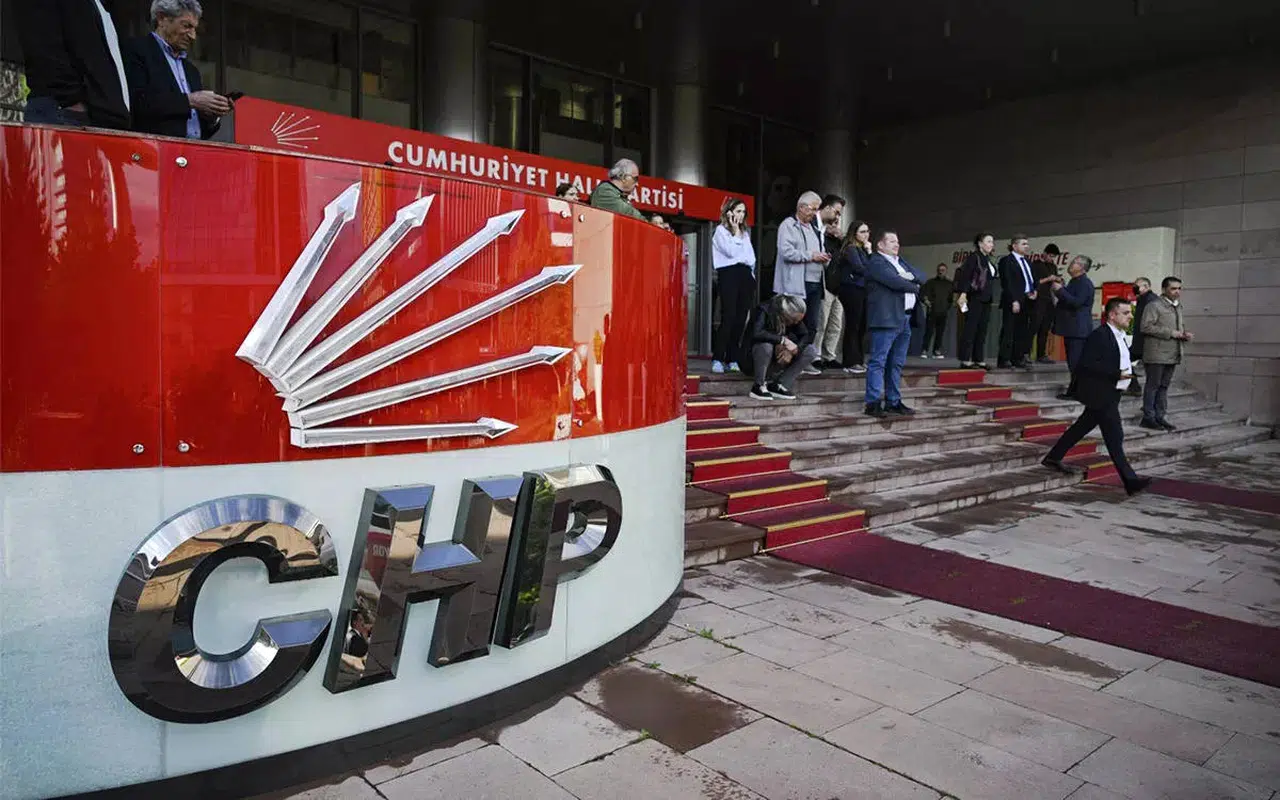 Alanya ‘İhanet’ Diyerek Chp’den Istifa Etti (3)