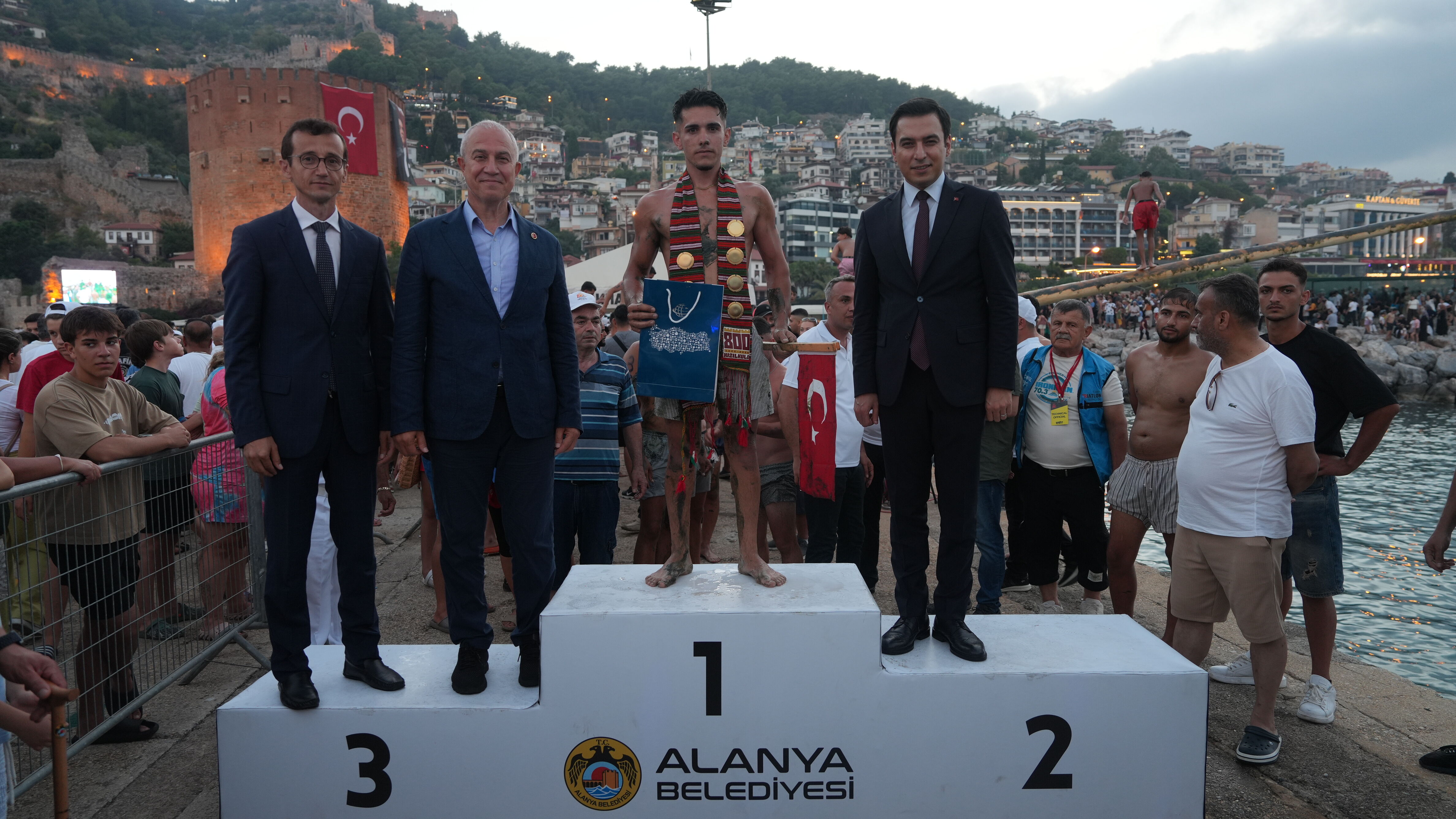 Antalya Alanyada Kabotaj Bayramı Kutlamaları Nefesleri Kesti (5)