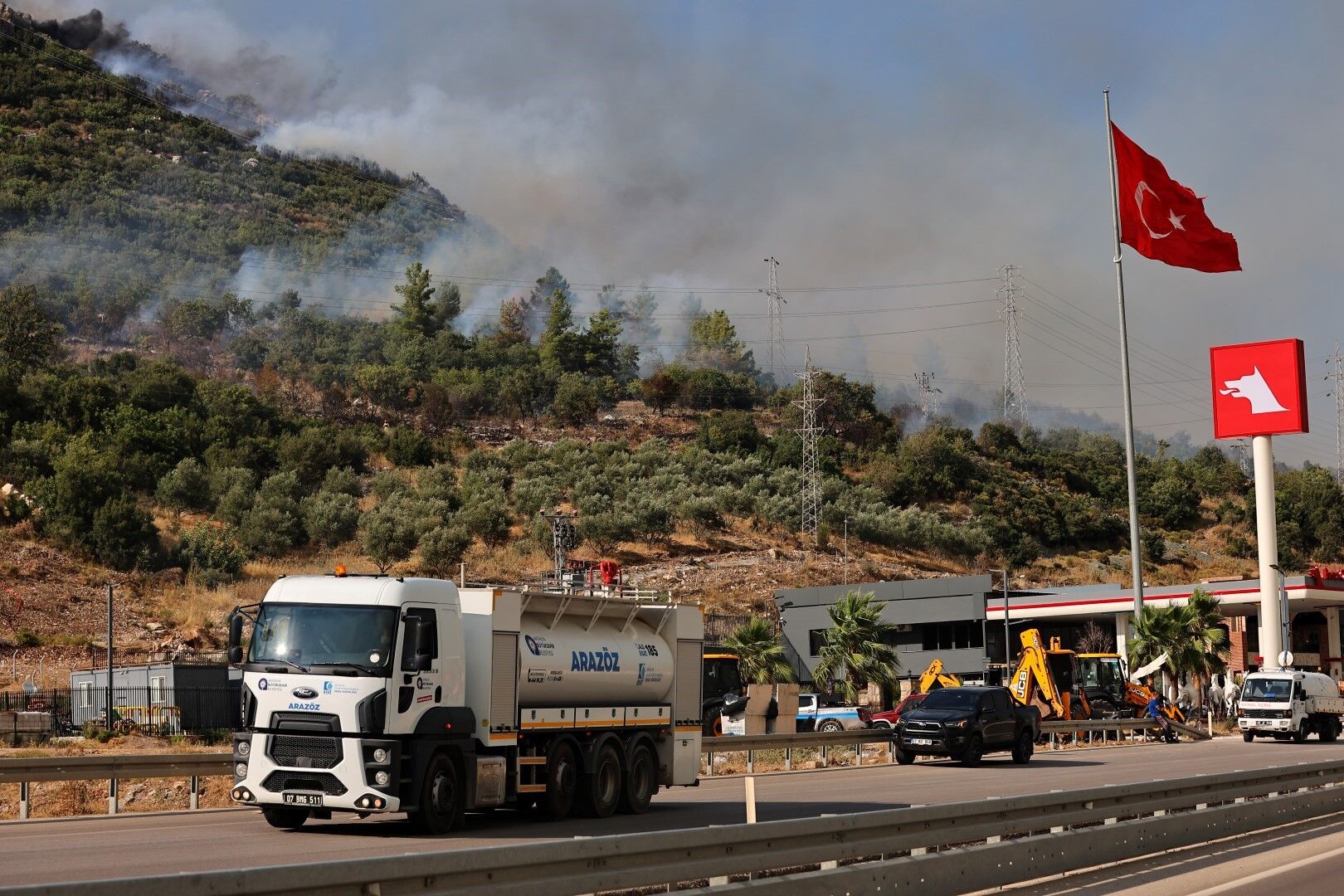 Antalya Büyükşehir Belediyesi Antalya’daki Yangınlar Için Seferber Oldu (3) (Large)