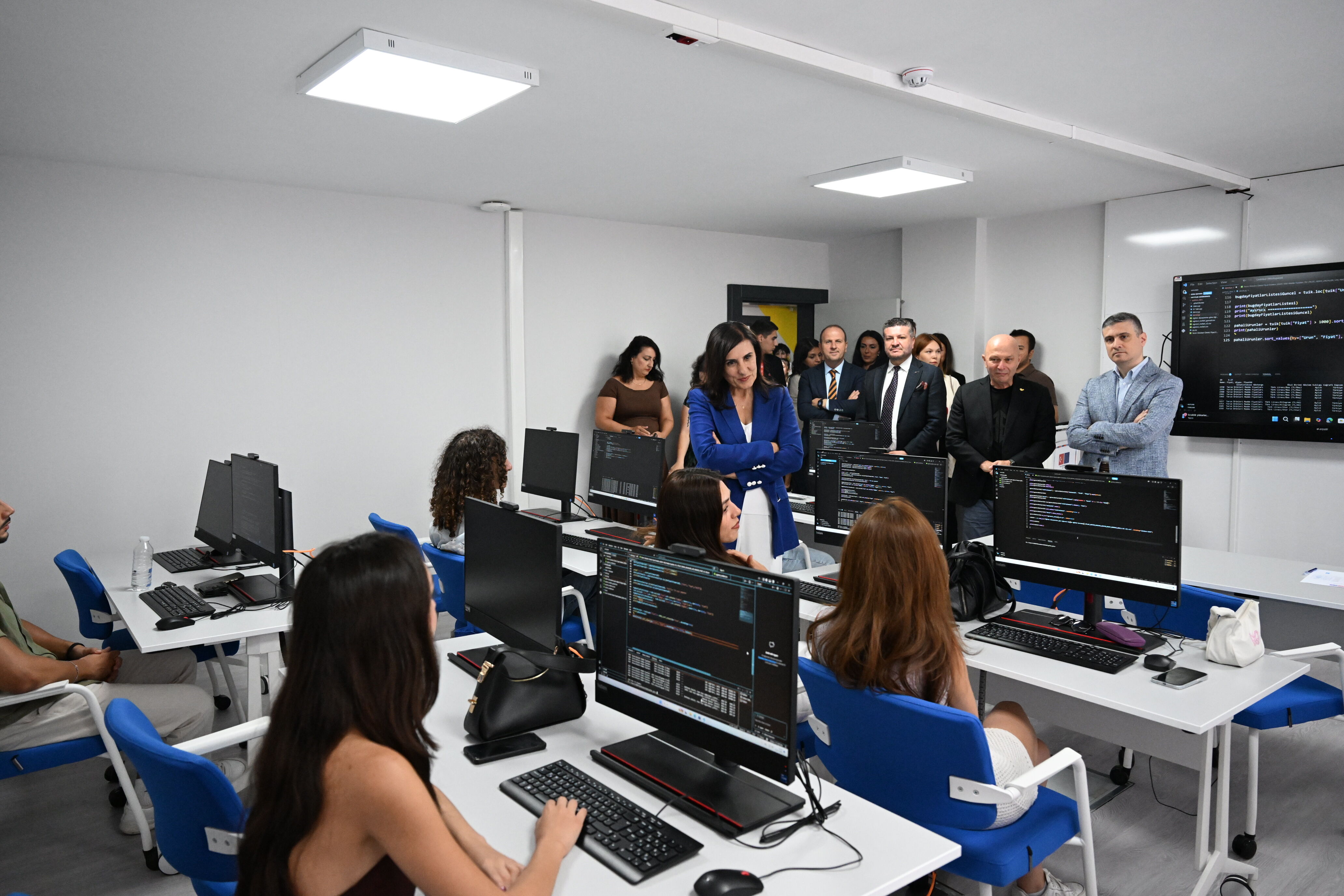 Antalya Büyükşehir Belediyesi Dijital Gençlik Merkezi’ni Hizmete Açtı (1)
