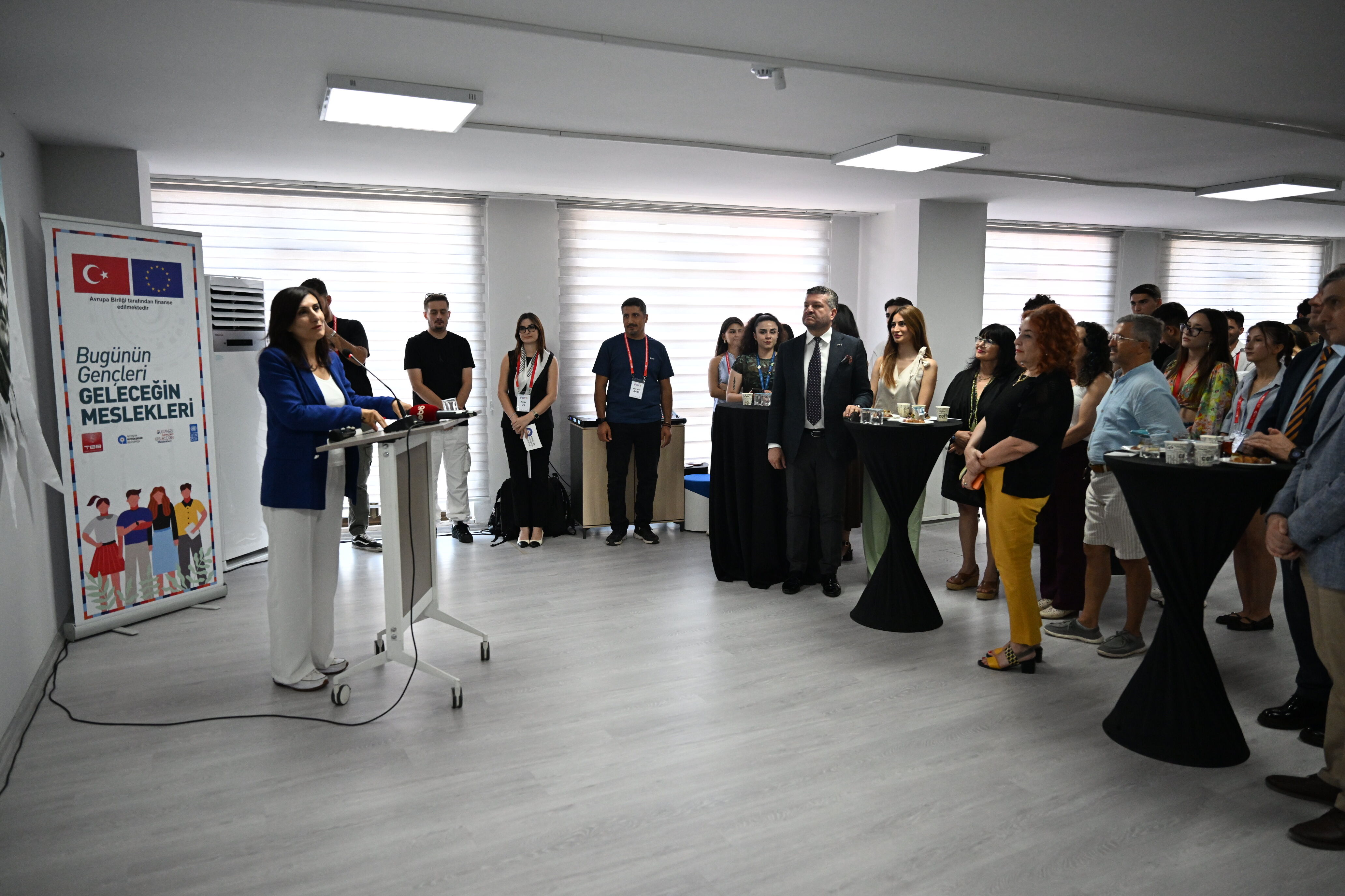 Antalya Büyükşehir Belediyesi Dijital Gençlik Merkezi’ni Hizmete Açtı (3)