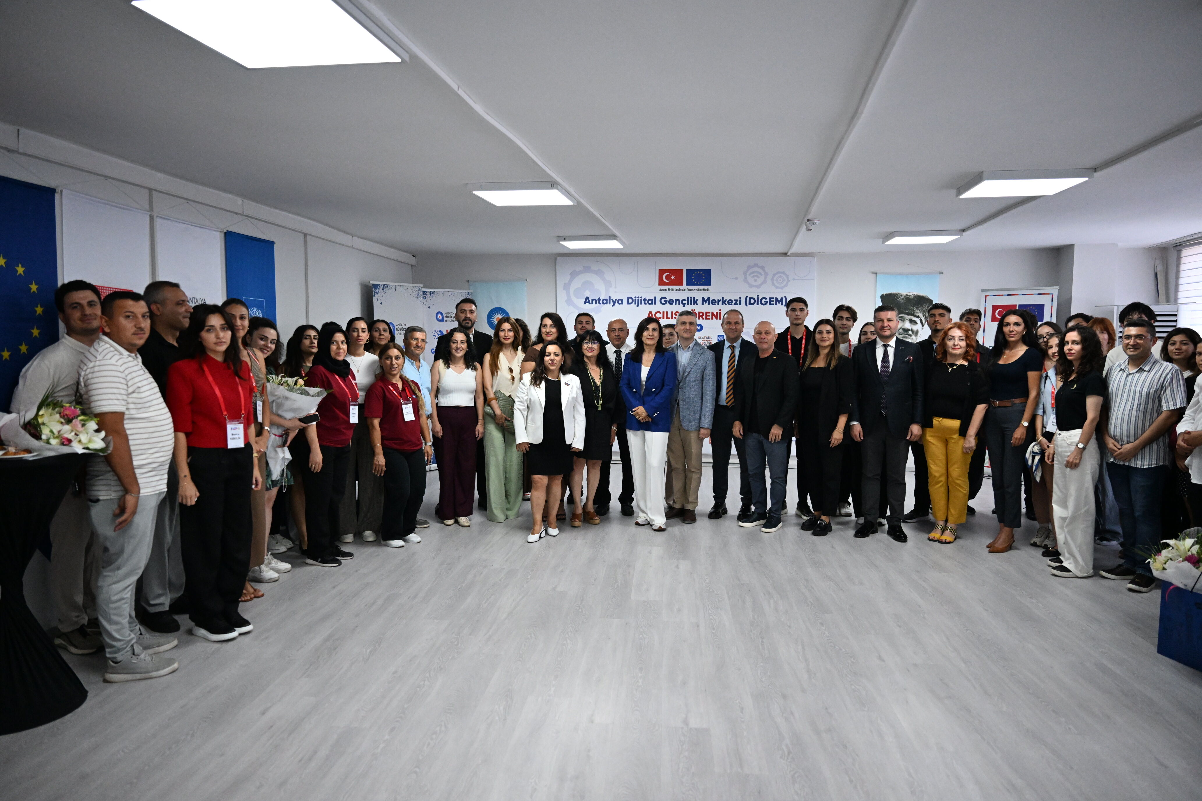 Antalya Büyükşehir Belediyesi Dijital Gençlik Merkezi’ni Hizmete Açtı (4)