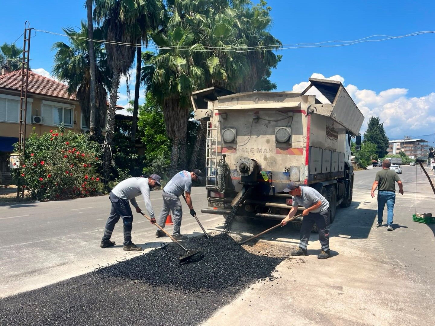 Antalya Büyükşehir Belediyesi Finike’nin Yollarını Yeniliyor (2)
