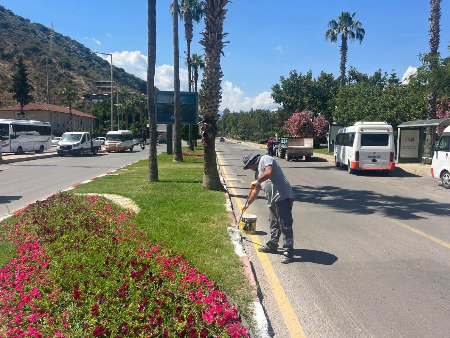 Antalya Büyükşehir Belediyesi Finike’nin Yollarını Yeniliyor (3)