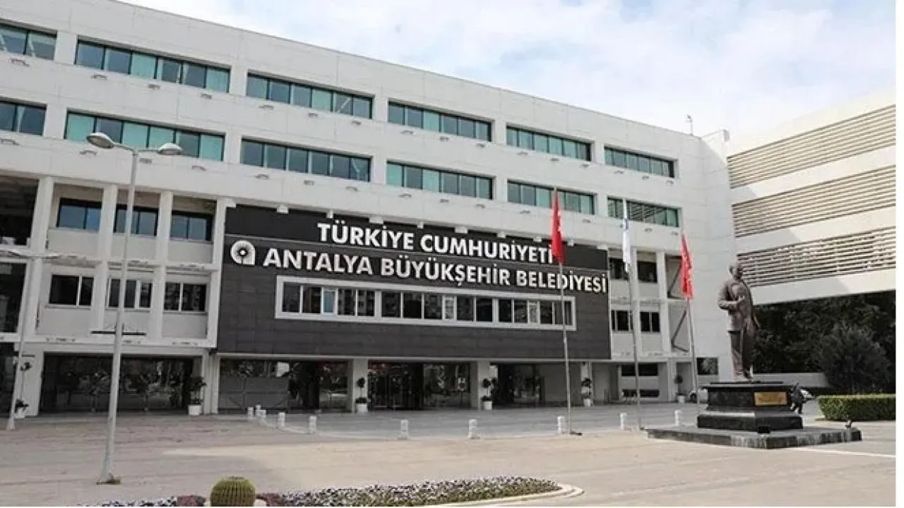 Antalya Büyükşehir’de Müdür Kadroları Kaldırılacak