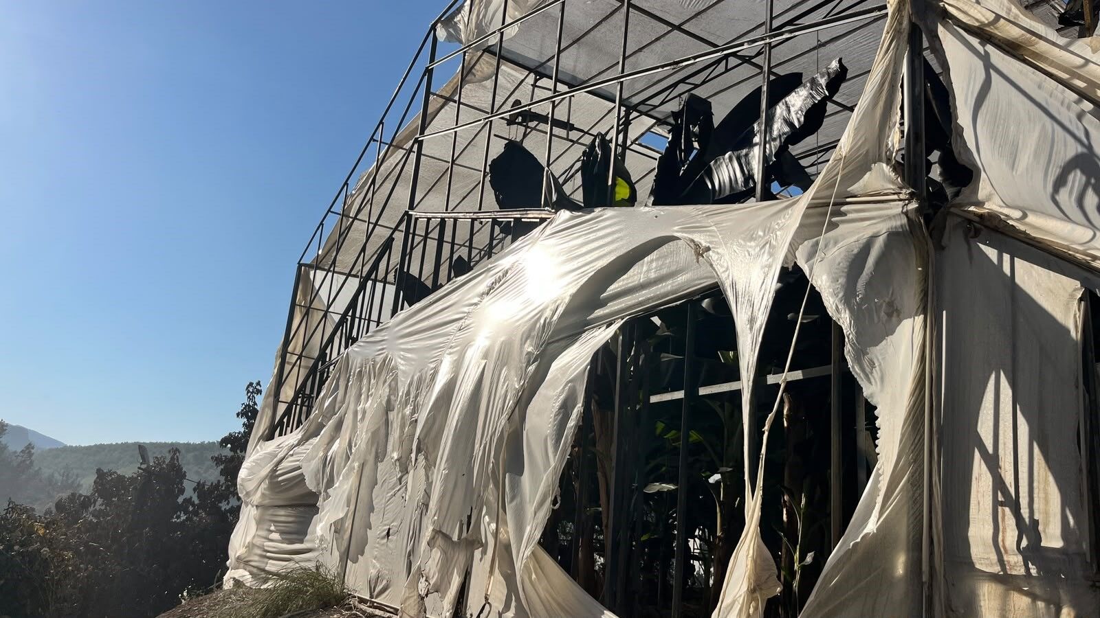 Antalya Yangınlara Teslim Oldu 17 Hektarlık Alan Zarar Gördü (1)