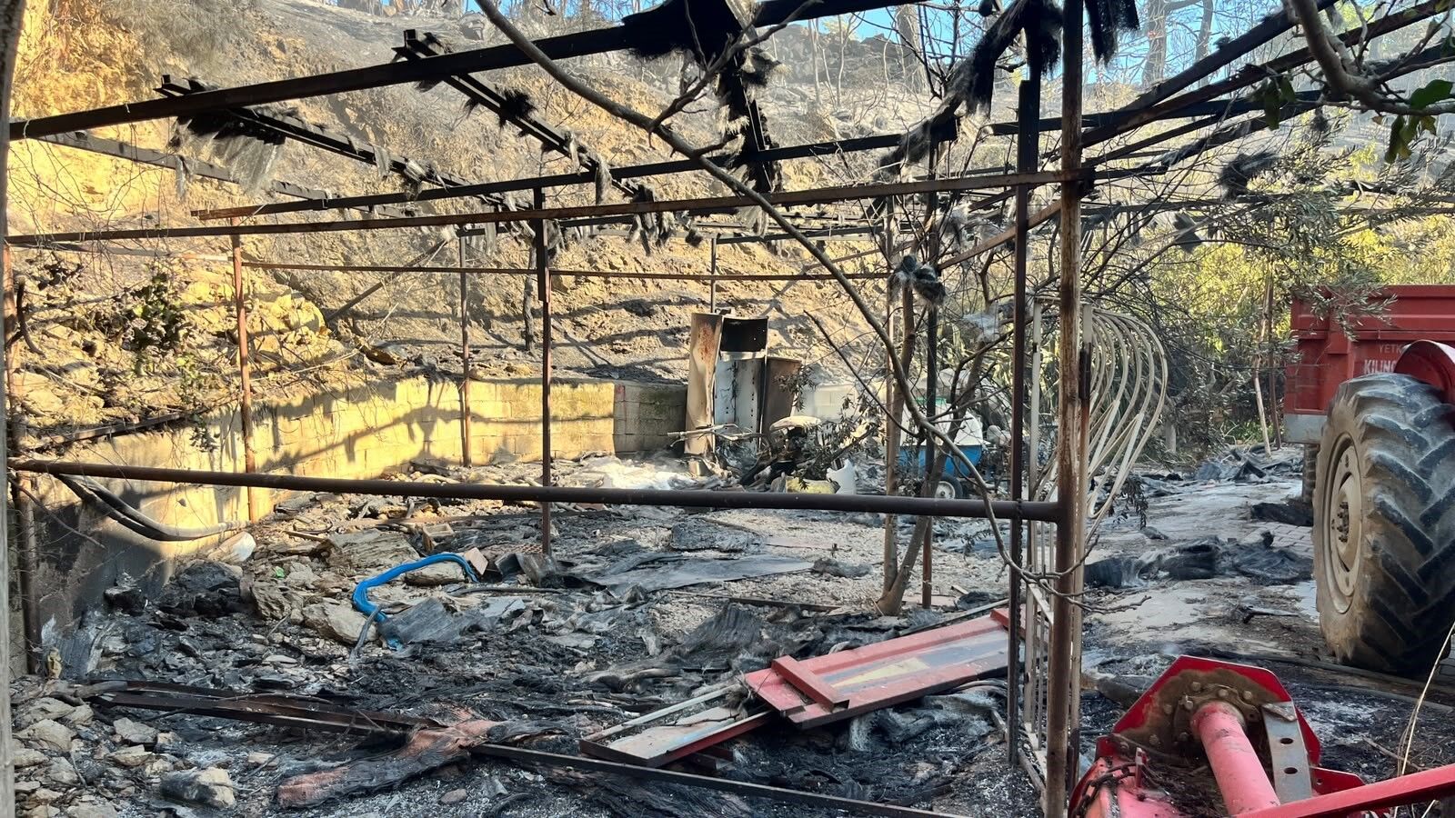 Antalya Yangınlara Teslim Oldu 17 Hektarlık Alan Zarar Gördü (2)