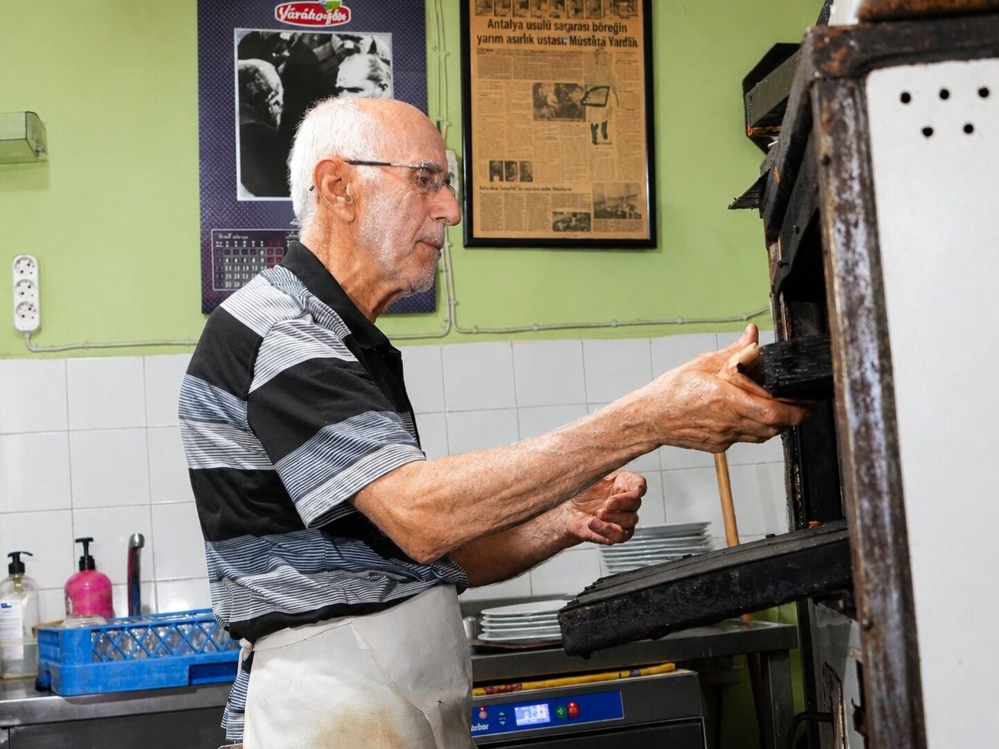 Antalya’da 81 Yaşında, 69 Yıldır Aynı Tezgahın Başında (7)