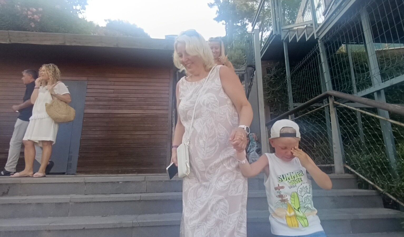 Antalya'da Asansör Paniği 5'I Turist 11 Kişi Mahsur Kaldı (4)