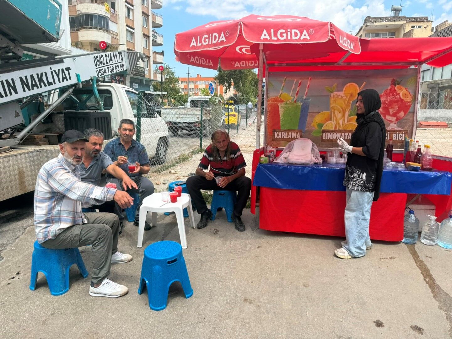 Antalya’da Baba Toros Dağlarında Kübra Tezgahta Emek Harcıyor (1)