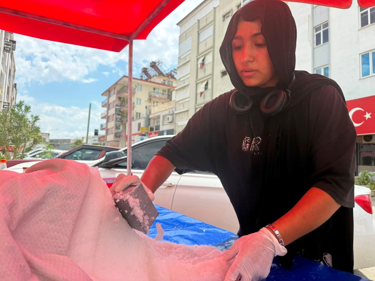 Antalya’da Baba Toros Dağlarında Kübra Tezgahta Emek Harcıyor (2)