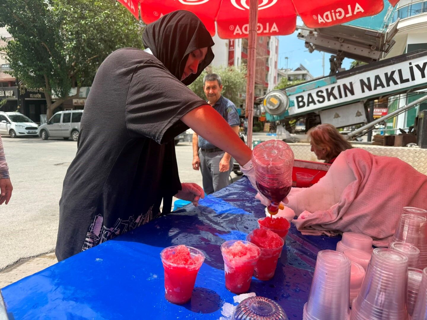 Antalya’da Baba Toros Dağlarında Kübra Tezgahta Emek Harcıyor (5)
