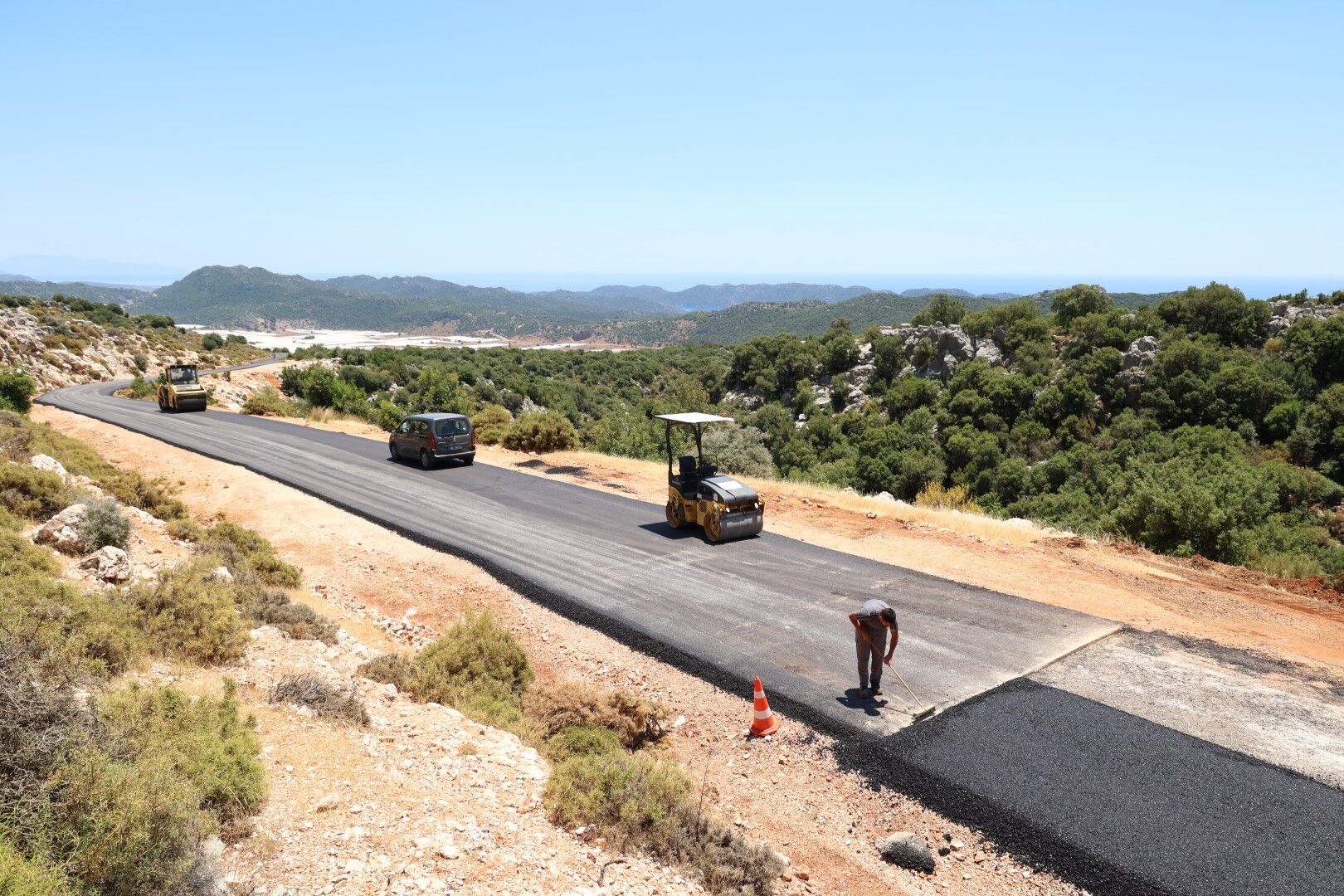 Antalya’da Ilçeleri Birbirine Bağlayan Yollar Asfaltlandı (2) (Large)