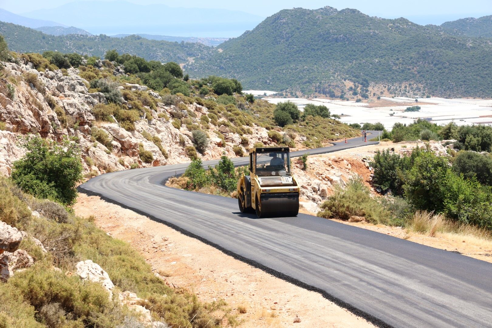 Antalya’da Ilçeleri Birbirine Bağlayan Yollar Asfaltlandı (3) (Large)