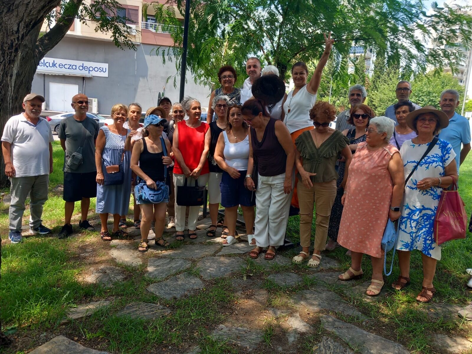 Antalya’da Mahalle Sakinleri Toplanıp Yeni Parti’ye Geçiş Kararı Aldılar (1)